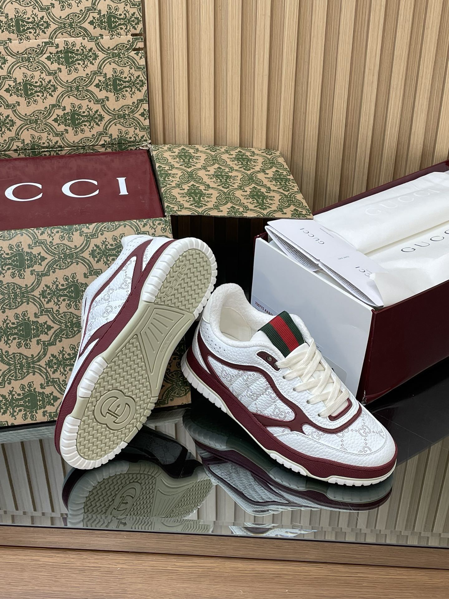 27281-Gucci-990 gallery