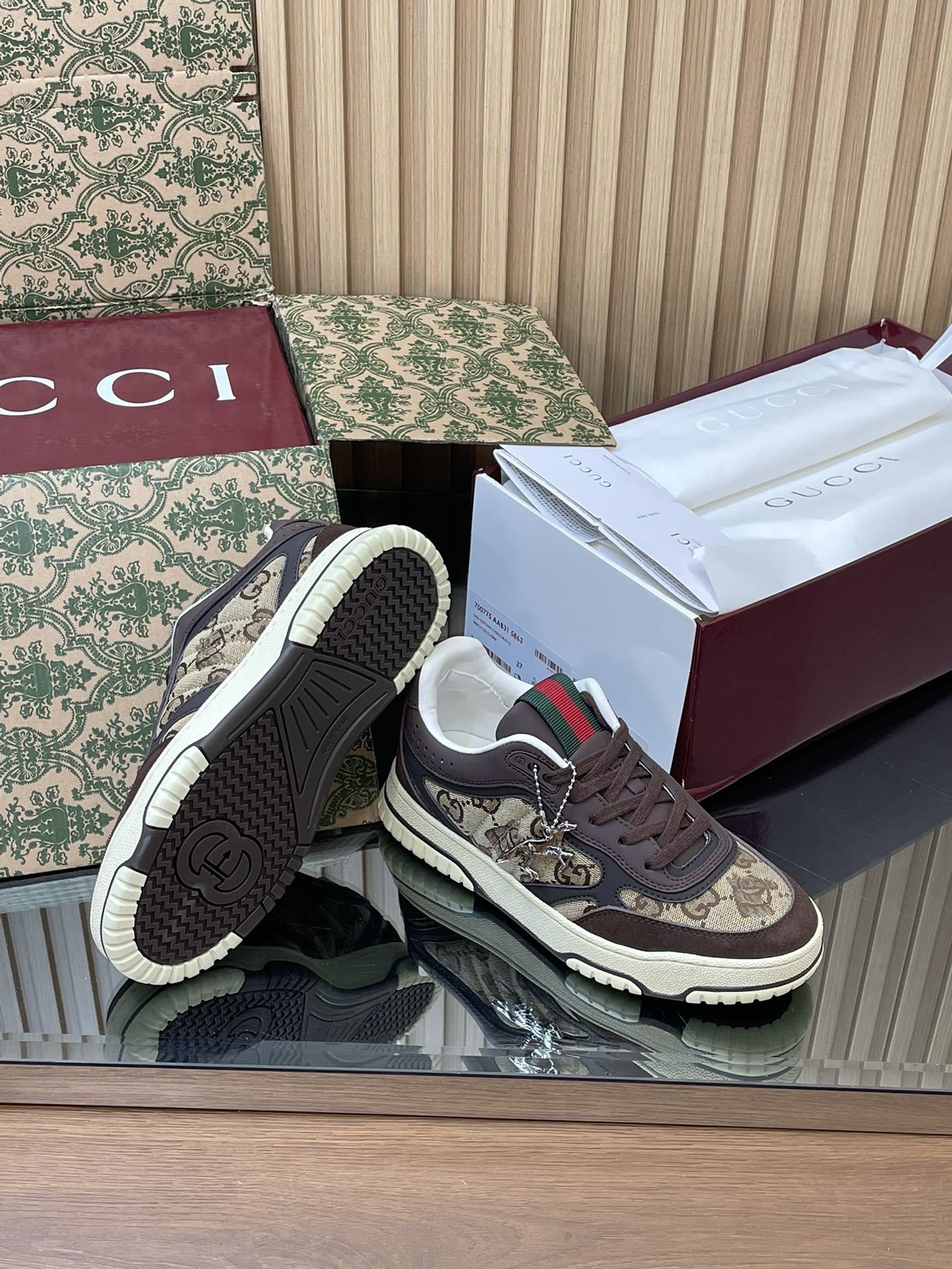 27281-Gucci-990 gallery