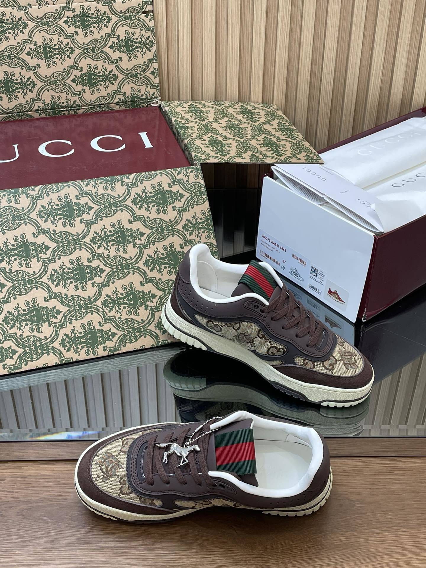 27281-Gucci-990 gallery