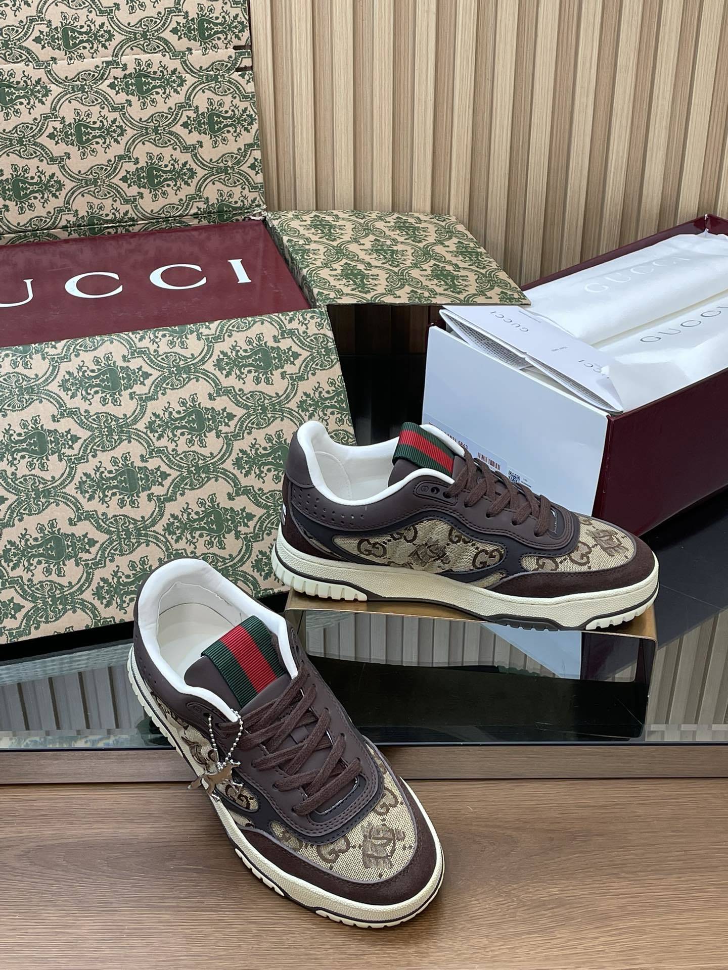 27281-Gucci-990 gallery