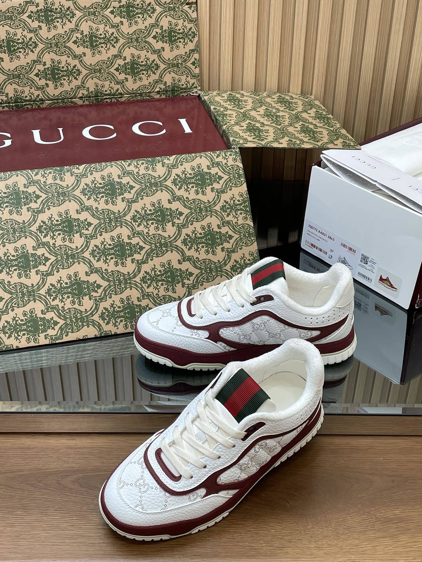 27281-Gucci-990 gallery