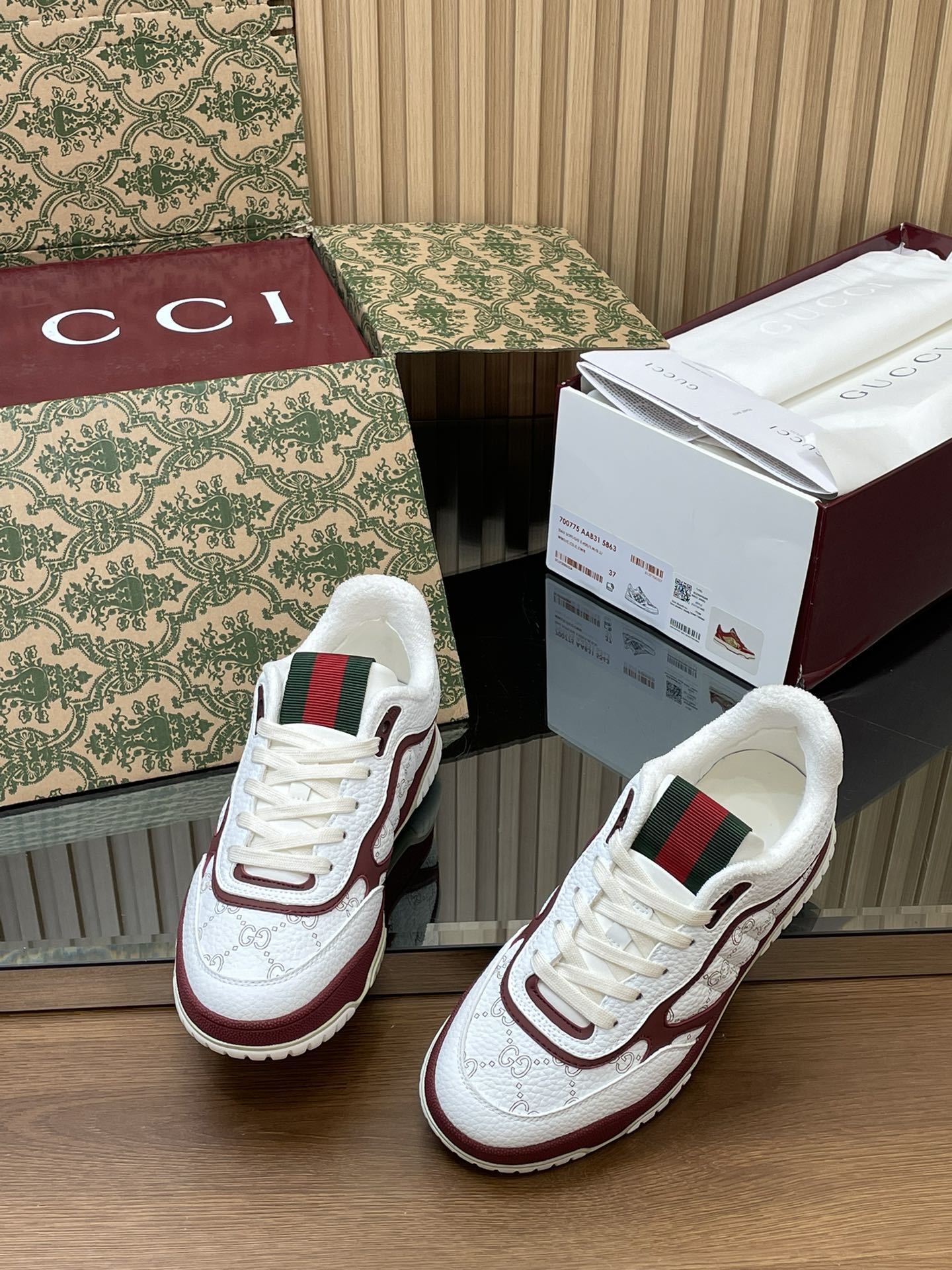 27281-Gucci-990 gallery