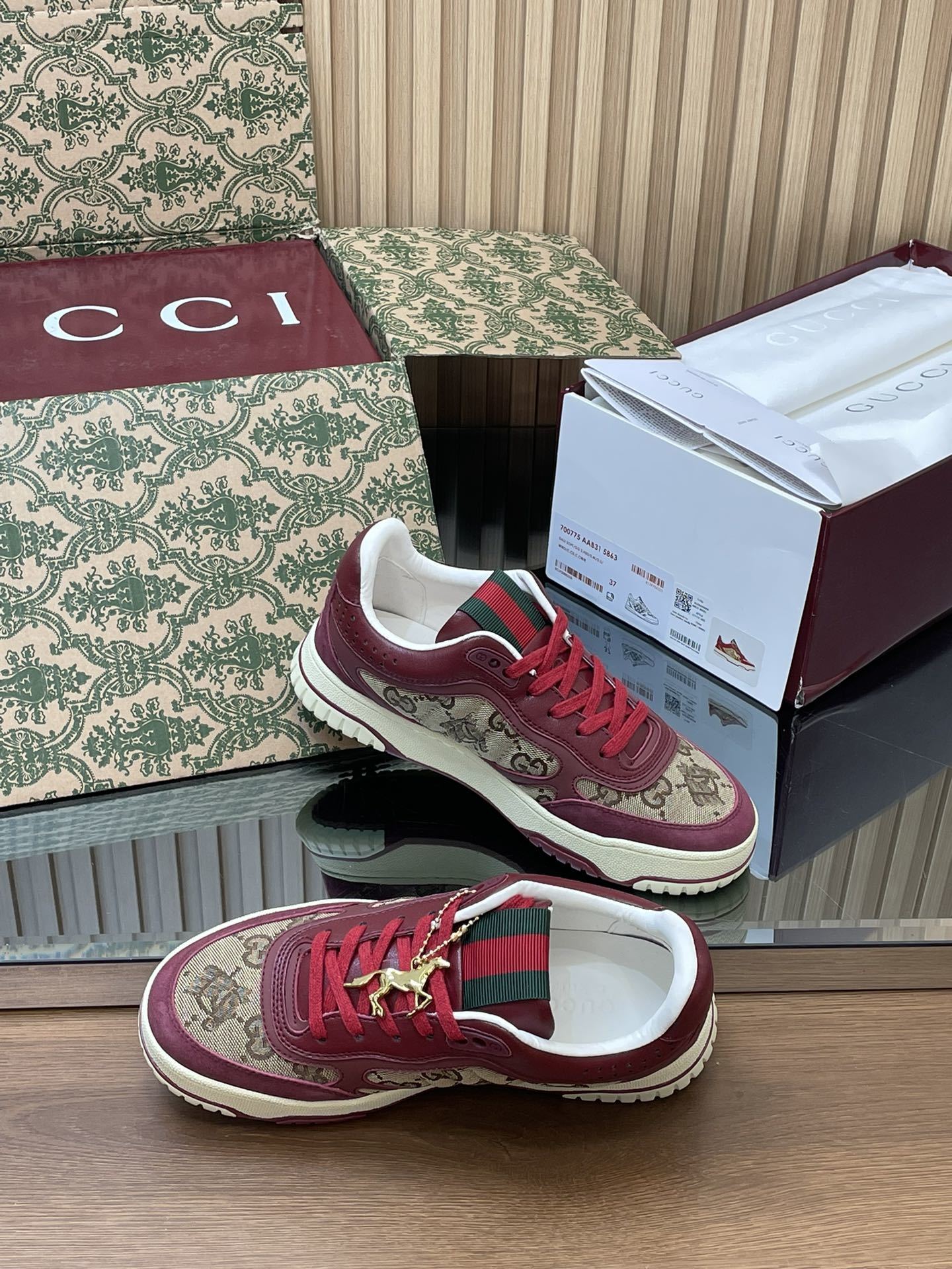27281-Gucci-990 gallery