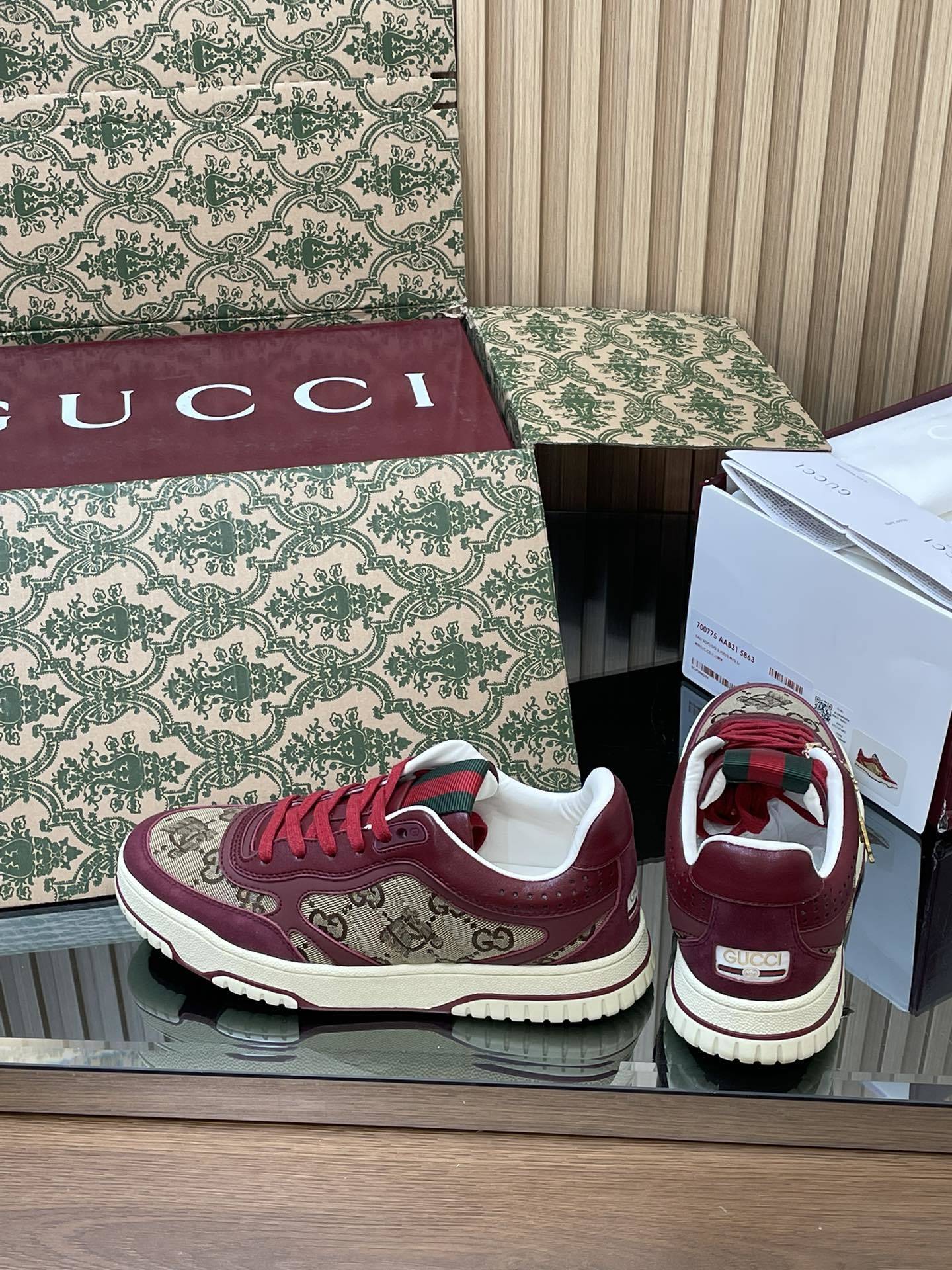 27281-Gucci-990 gallery