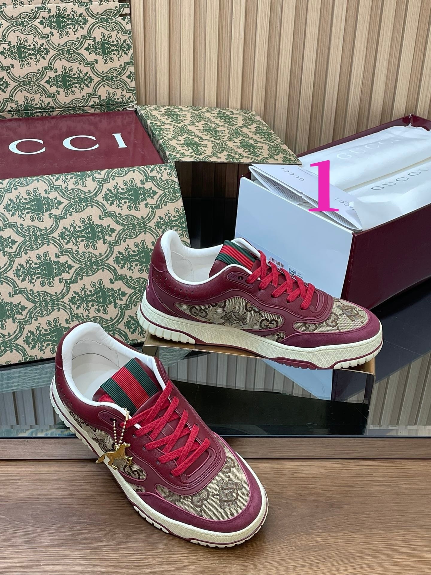 27281-Gucci-990 gallery