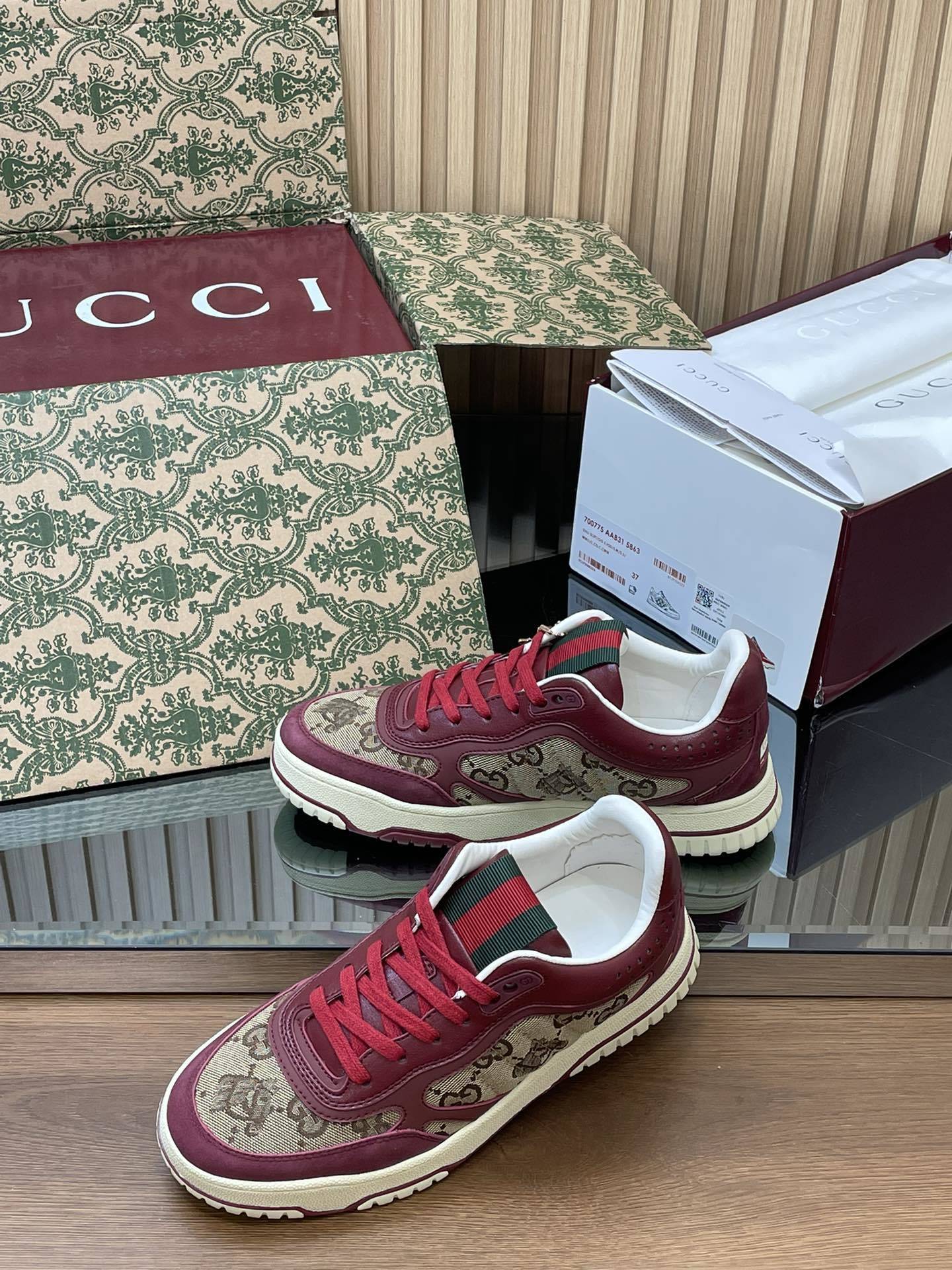 27281-Gucci-990 gallery