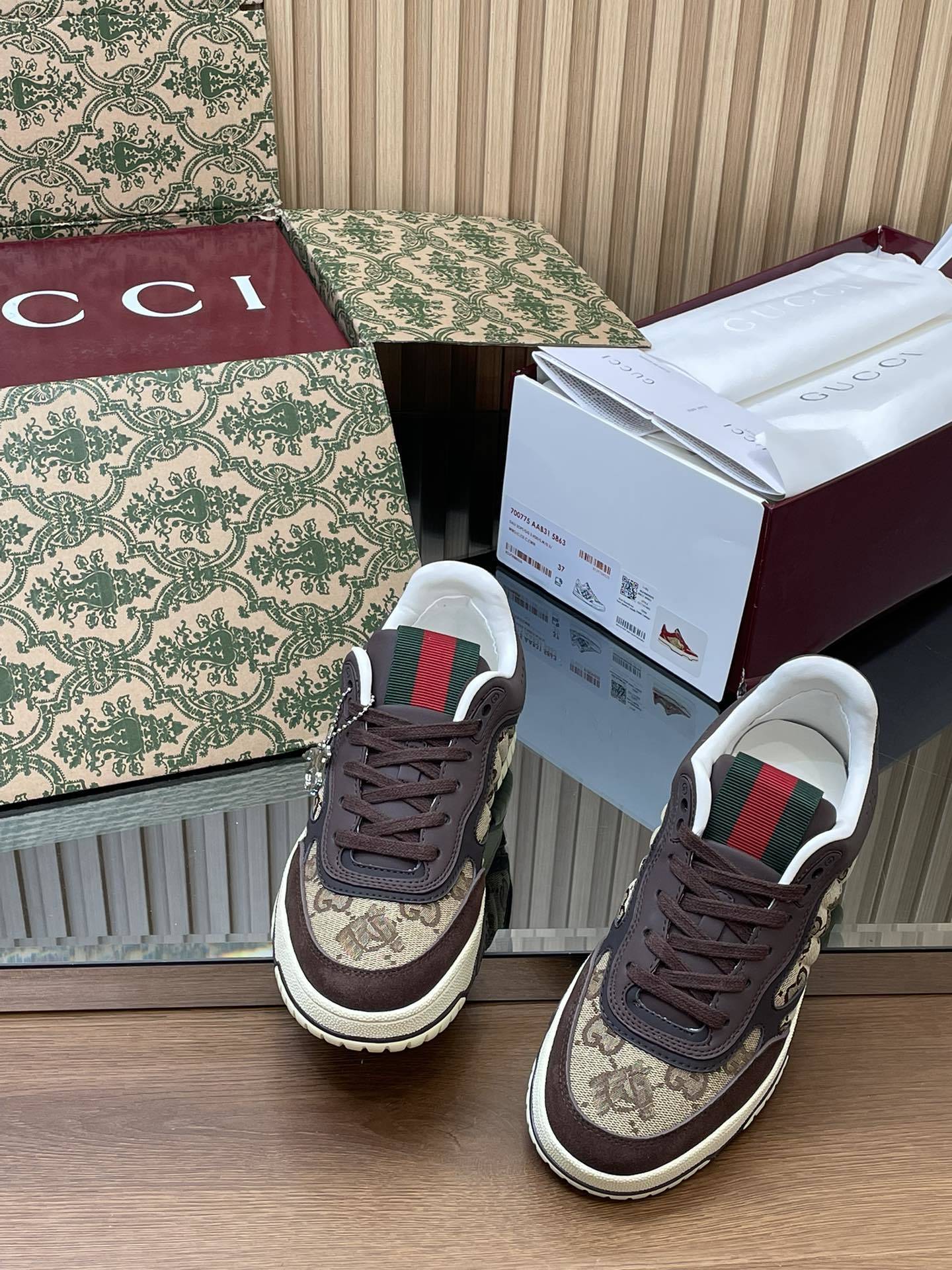 27281-Gucci-990 gallery