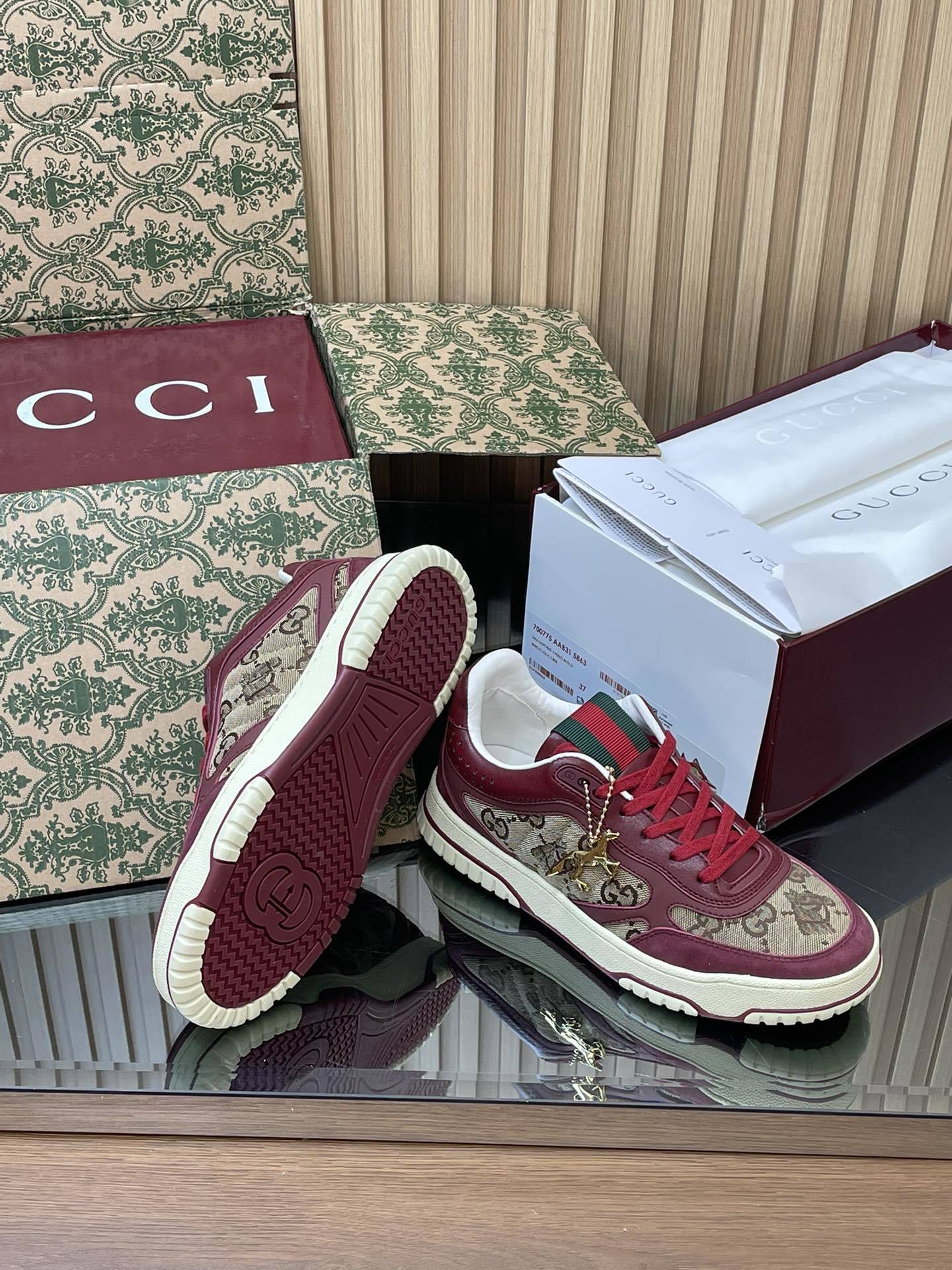 27281-Gucci-990 gallery