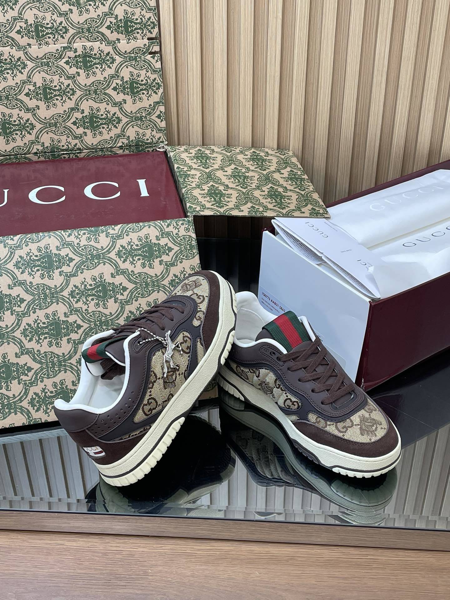 27281-Gucci-990 gallery