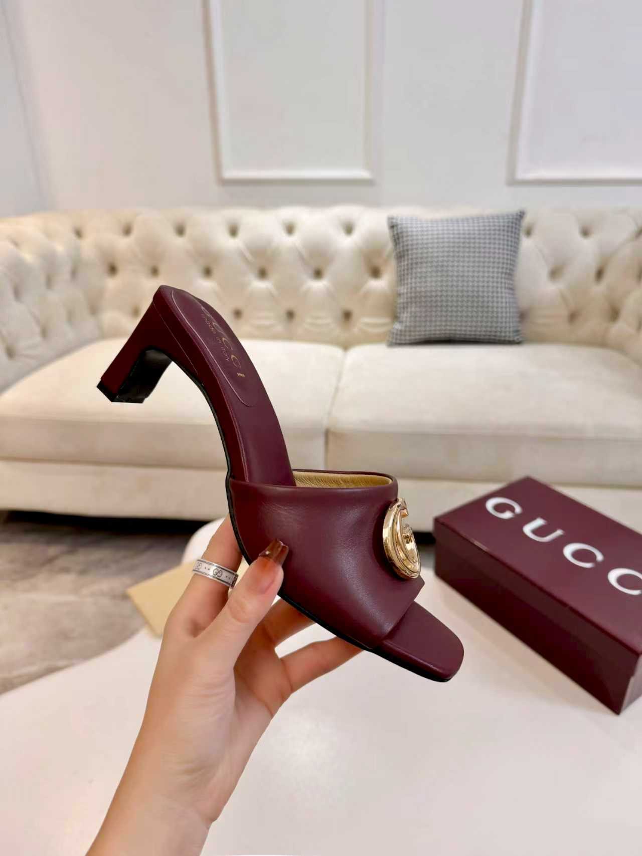 27283-Gucci-735 gallery