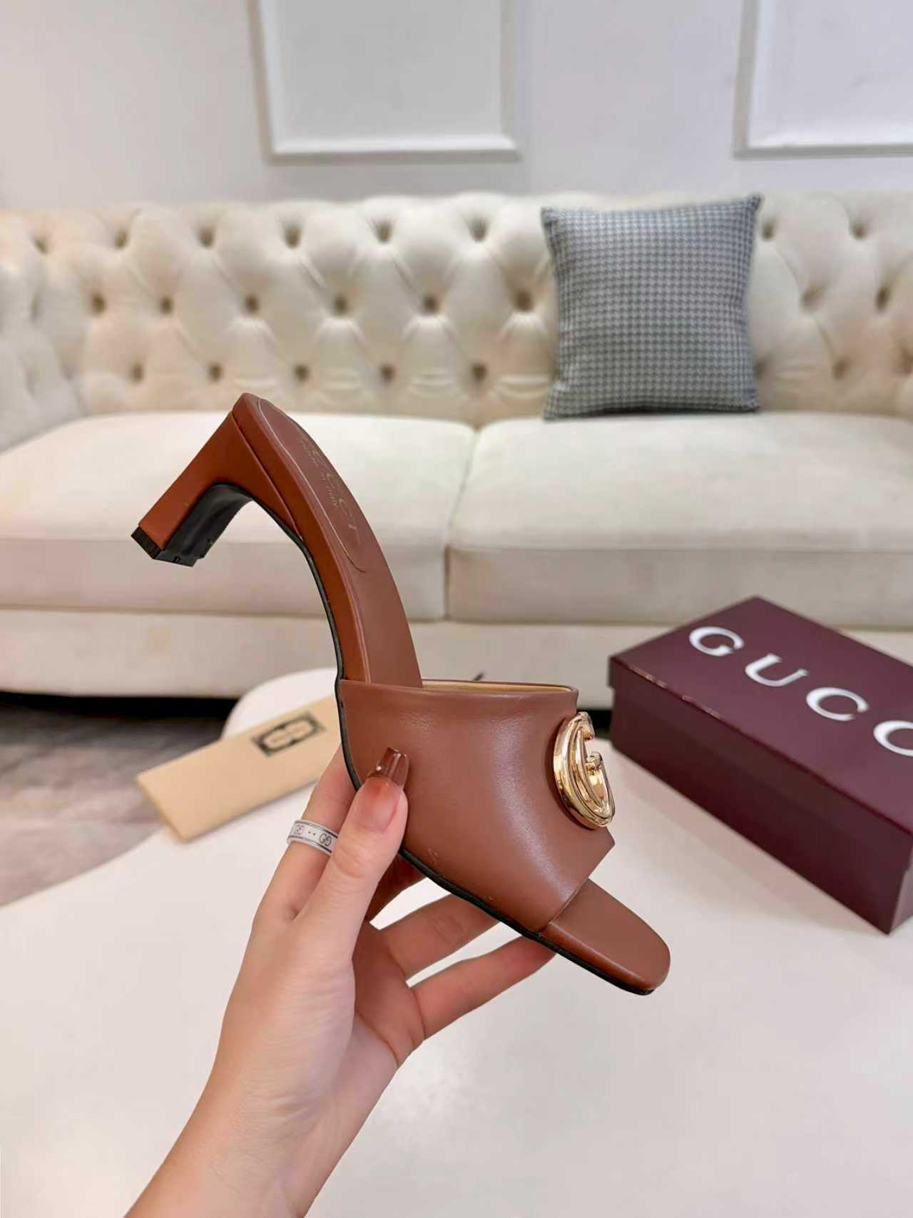 27283-Gucci-735 gallery