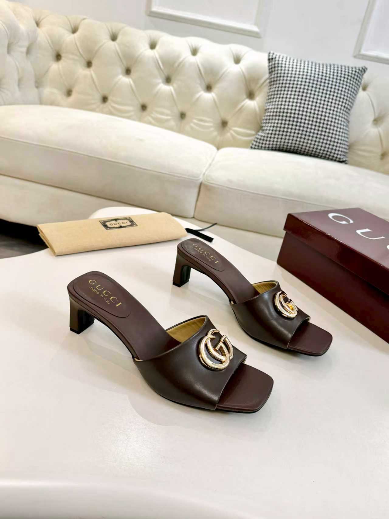 27283-Gucci-735 gallery