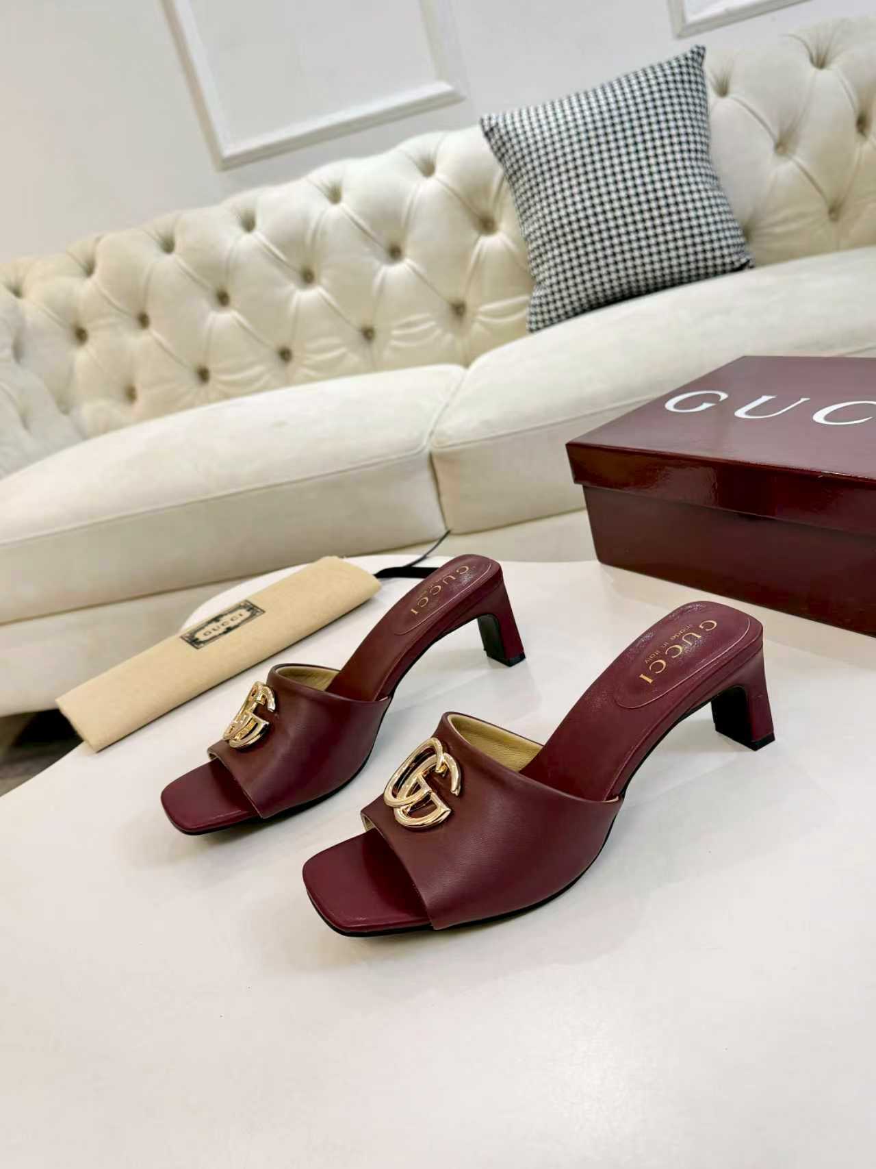 27283-Gucci-735 gallery