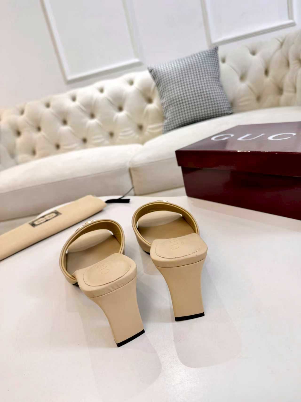 27283-Gucci-735 gallery