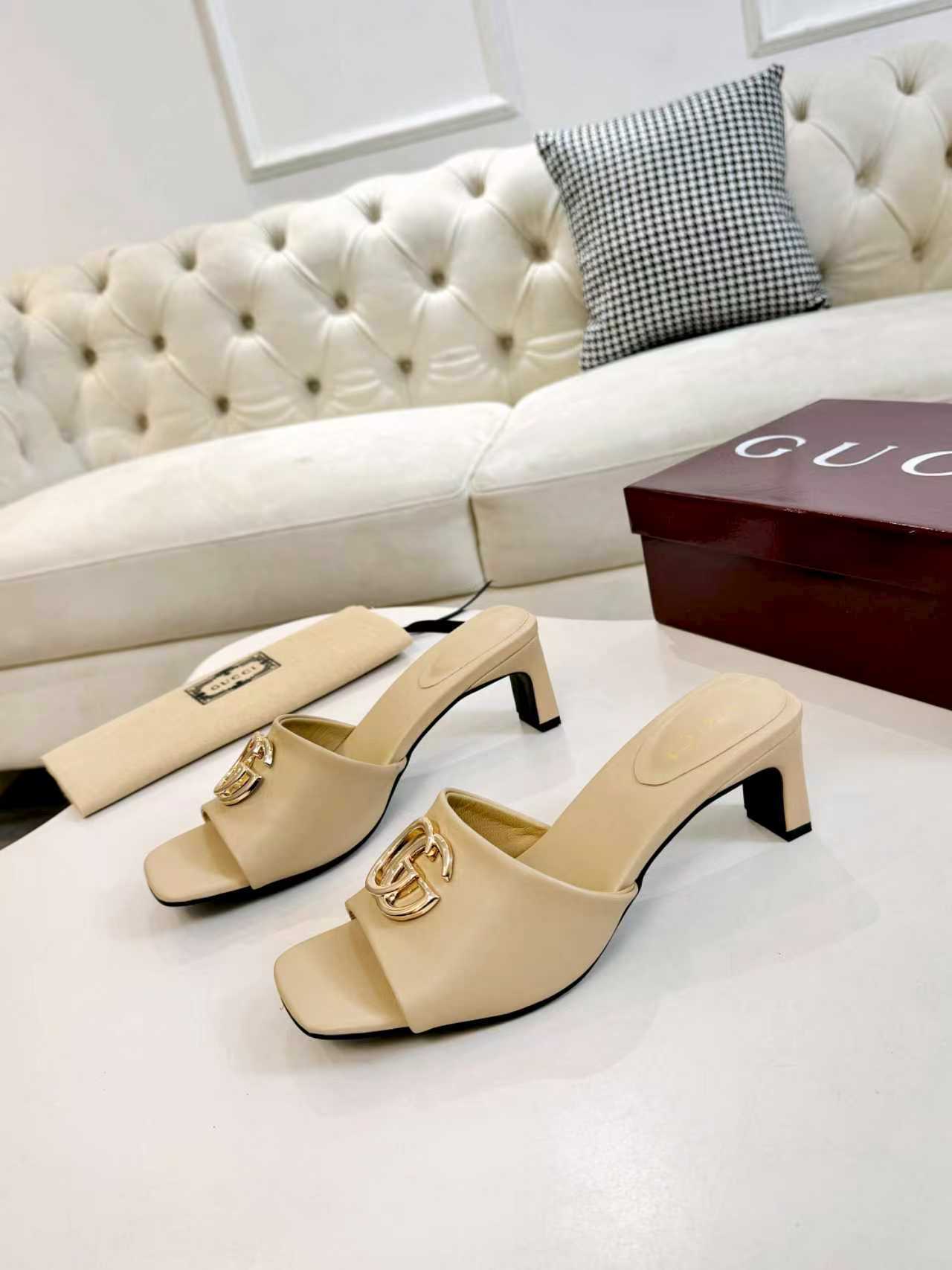 27283-Gucci-735 gallery