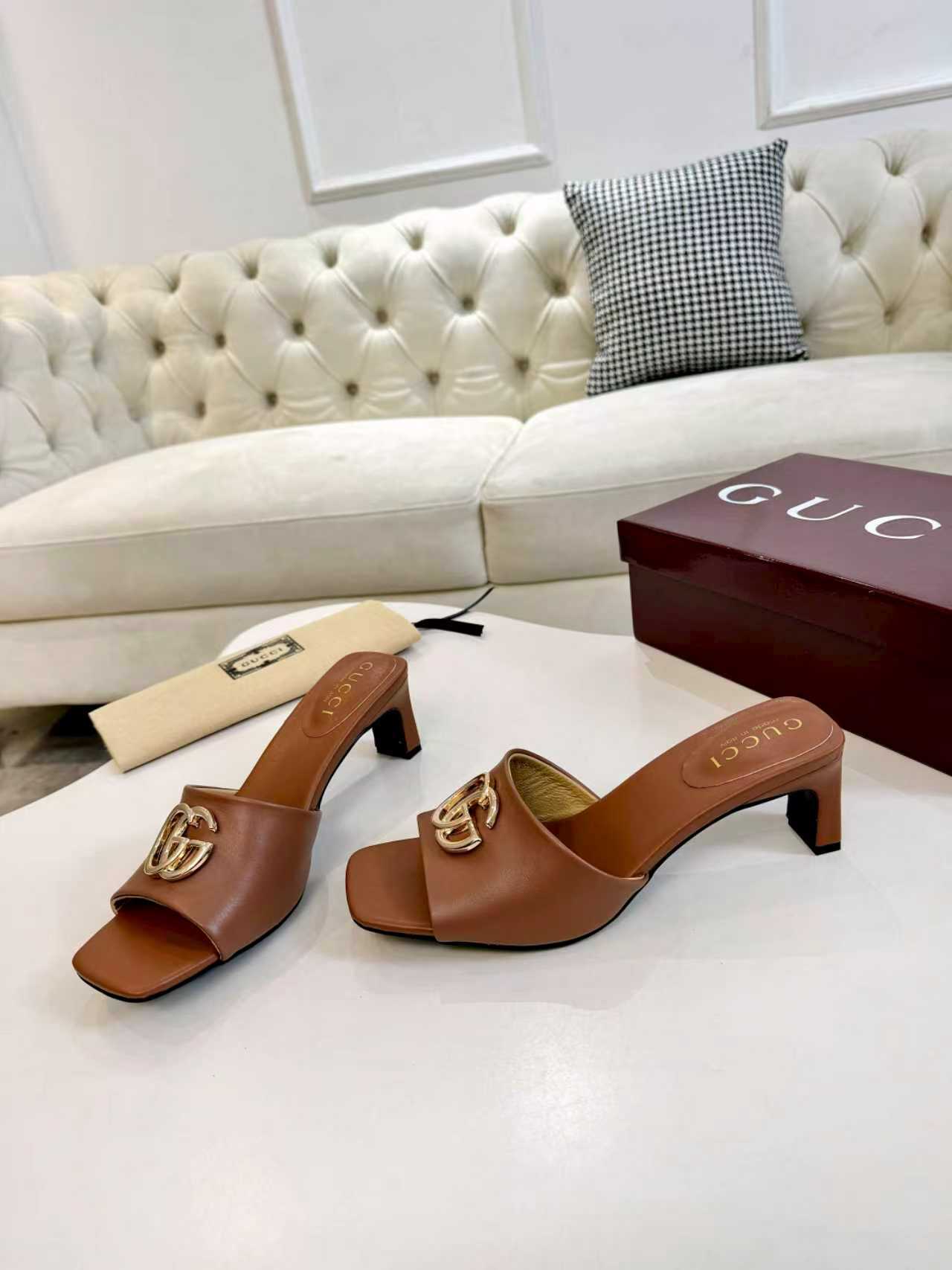 27283-Gucci-735 gallery