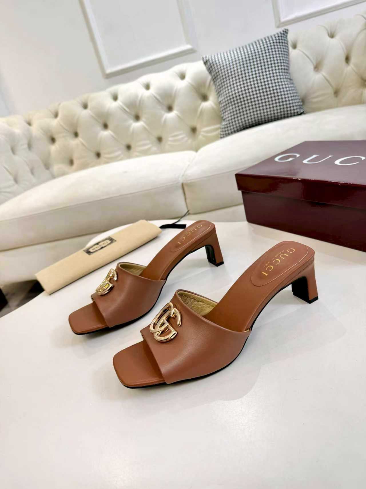 27283-Gucci-735 gallery