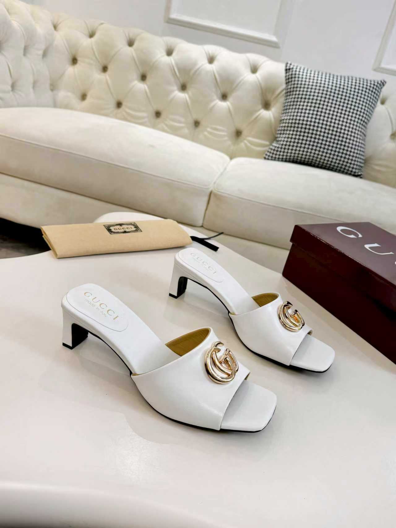 27283-Gucci-735 gallery