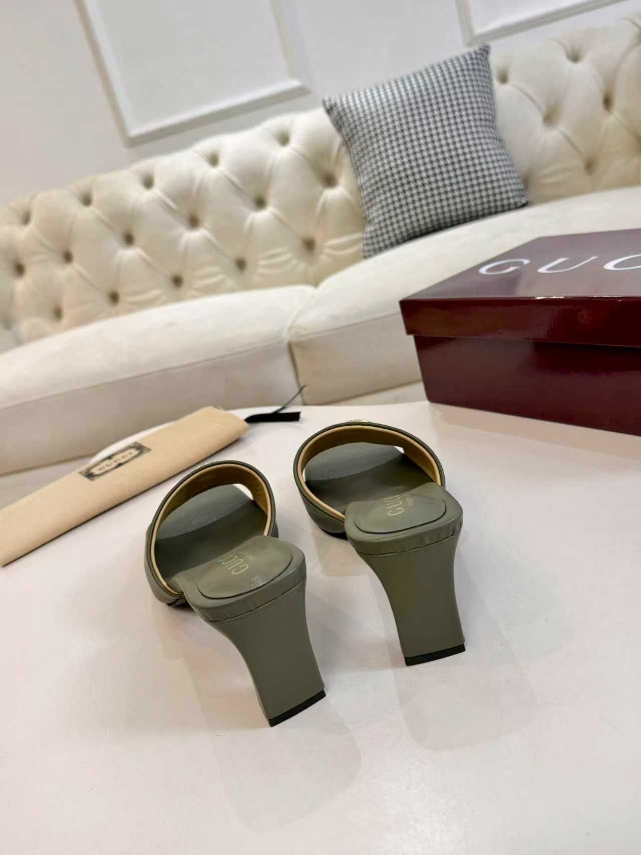 27283-Gucci-735 gallery