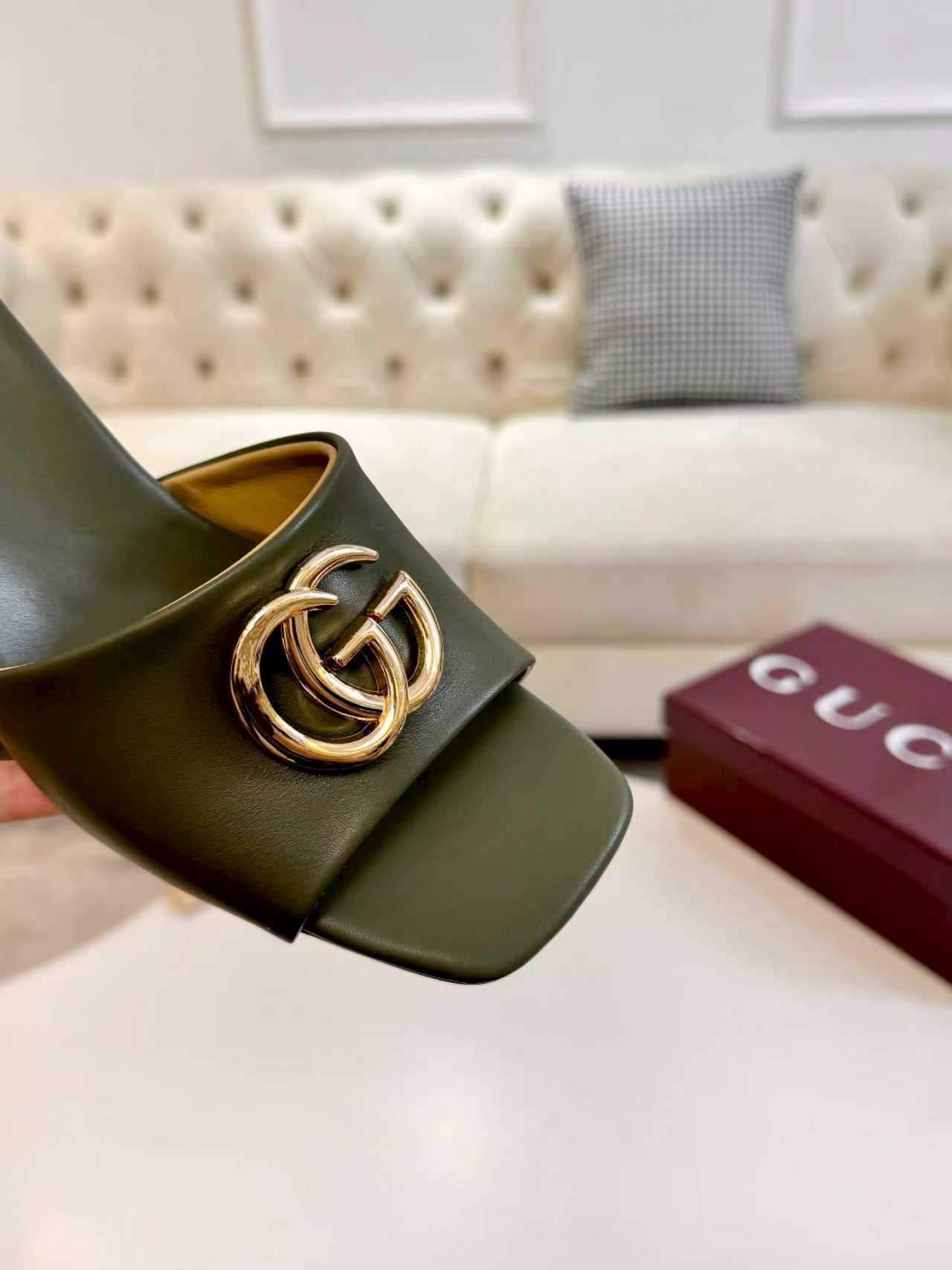 27283-Gucci-735 gallery