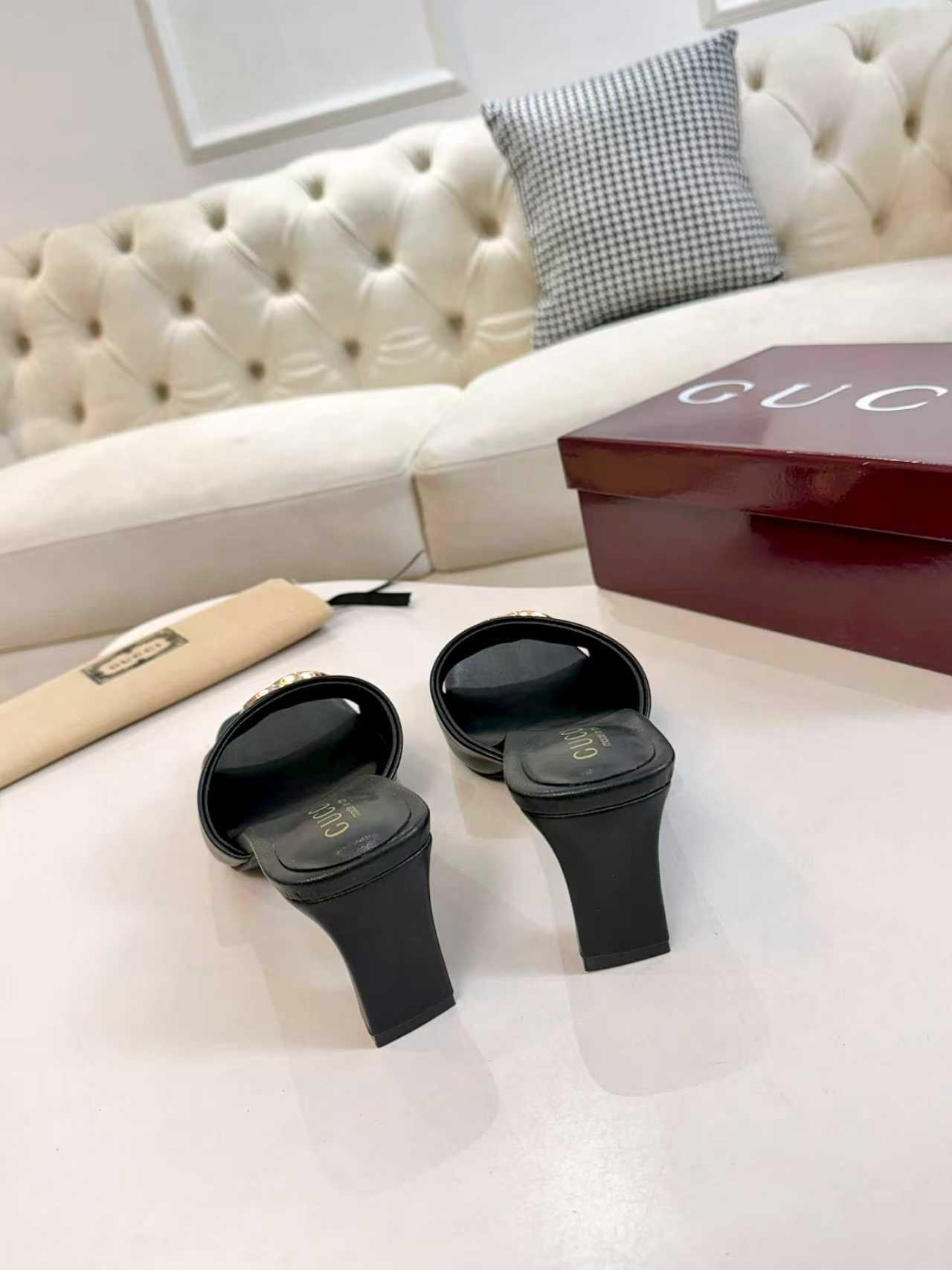 27283-Gucci-735 gallery