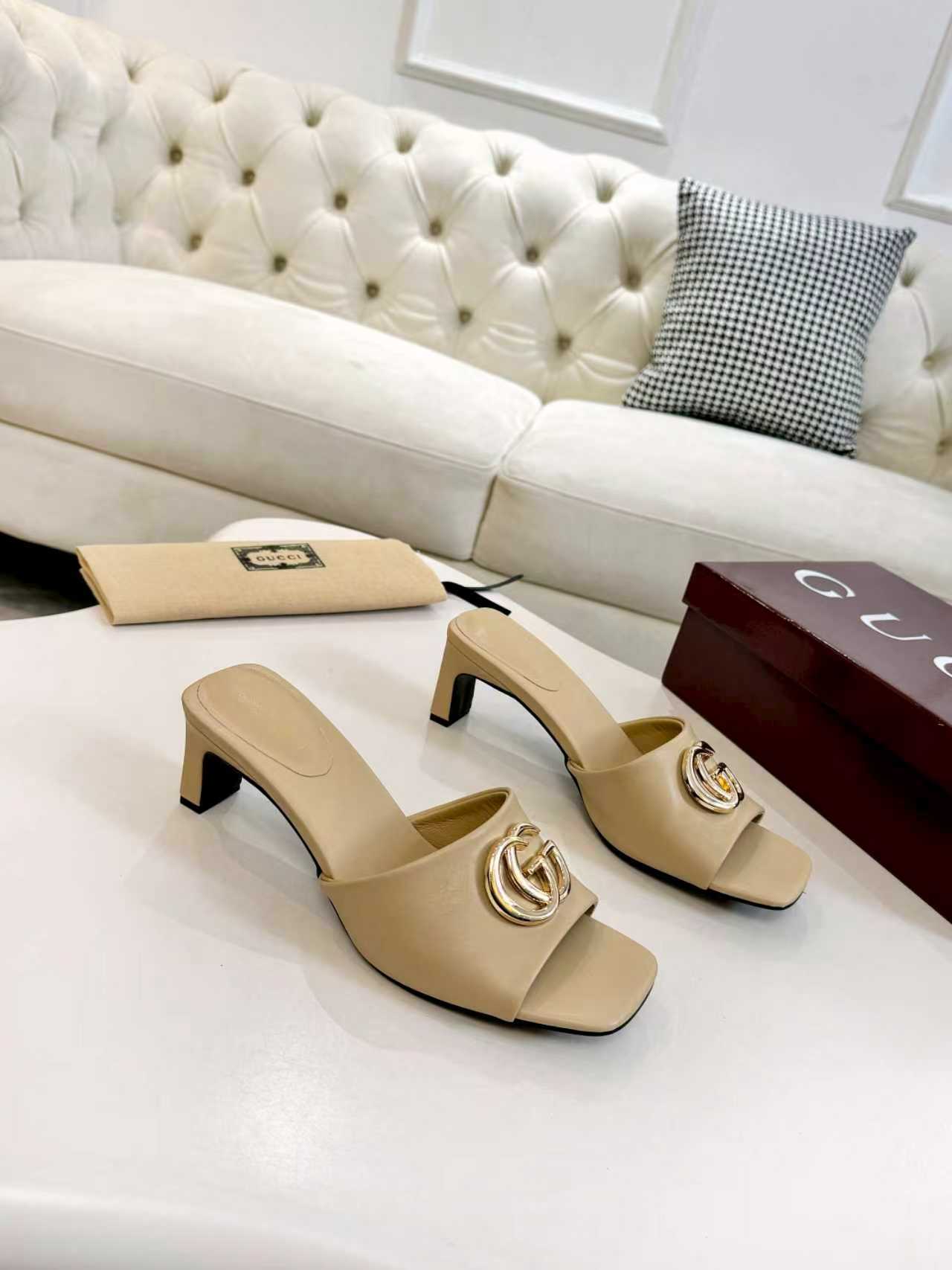 27283-Gucci-735 gallery