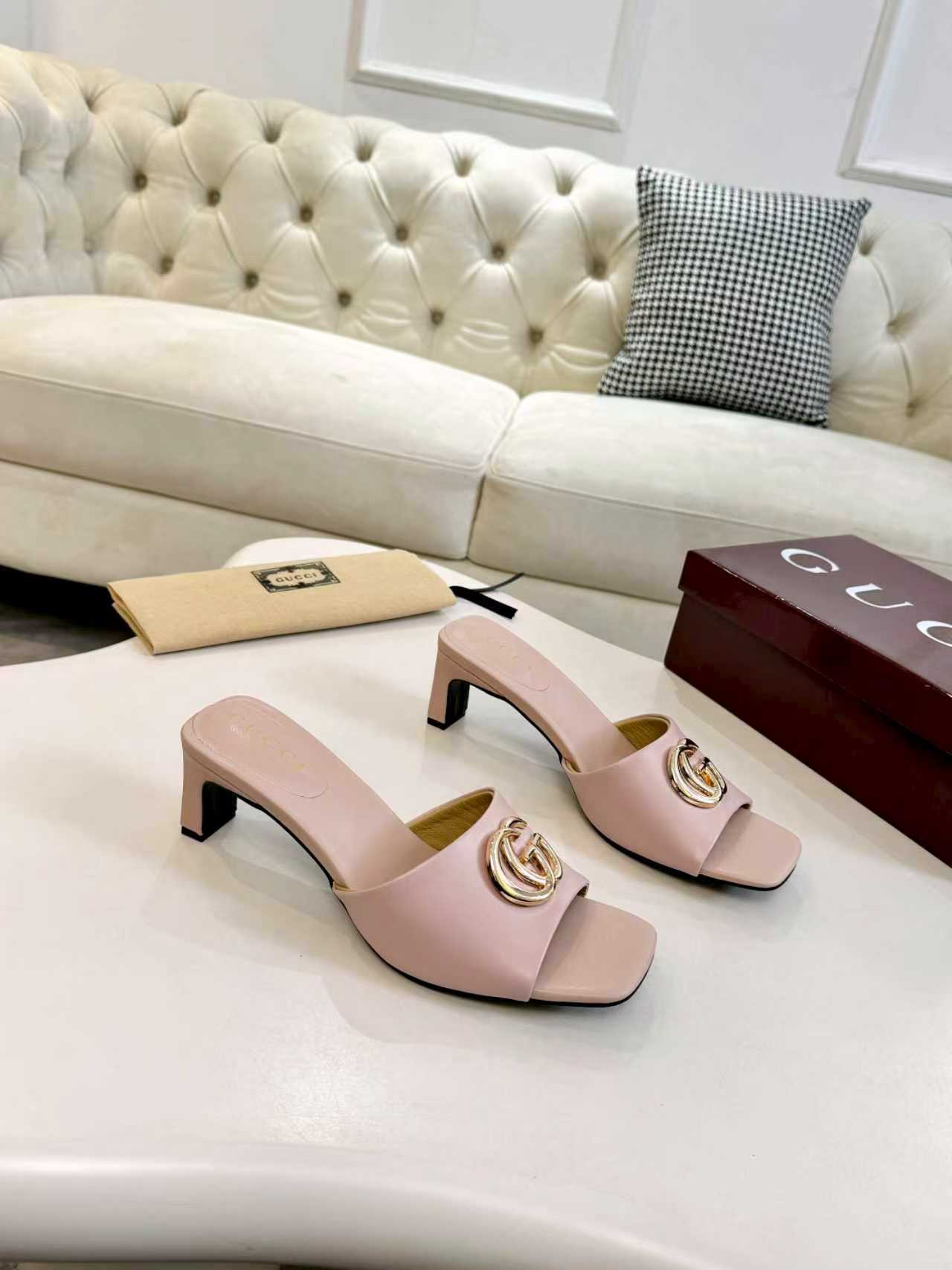 27283-Gucci-735 gallery