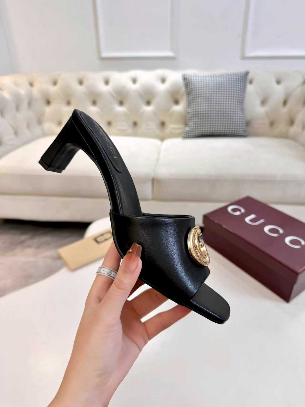 27283-Gucci-735 gallery