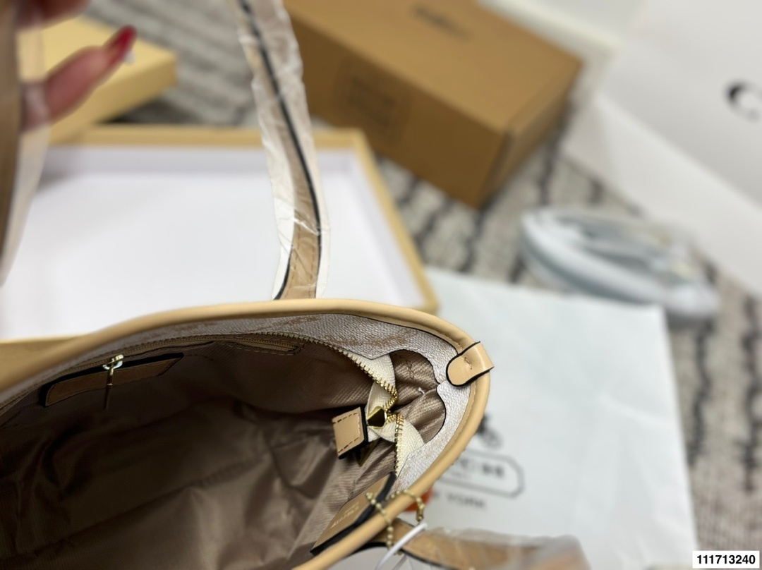 27290-COACH--420 gallery