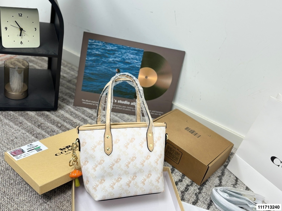 27290-COACH--420 gallery