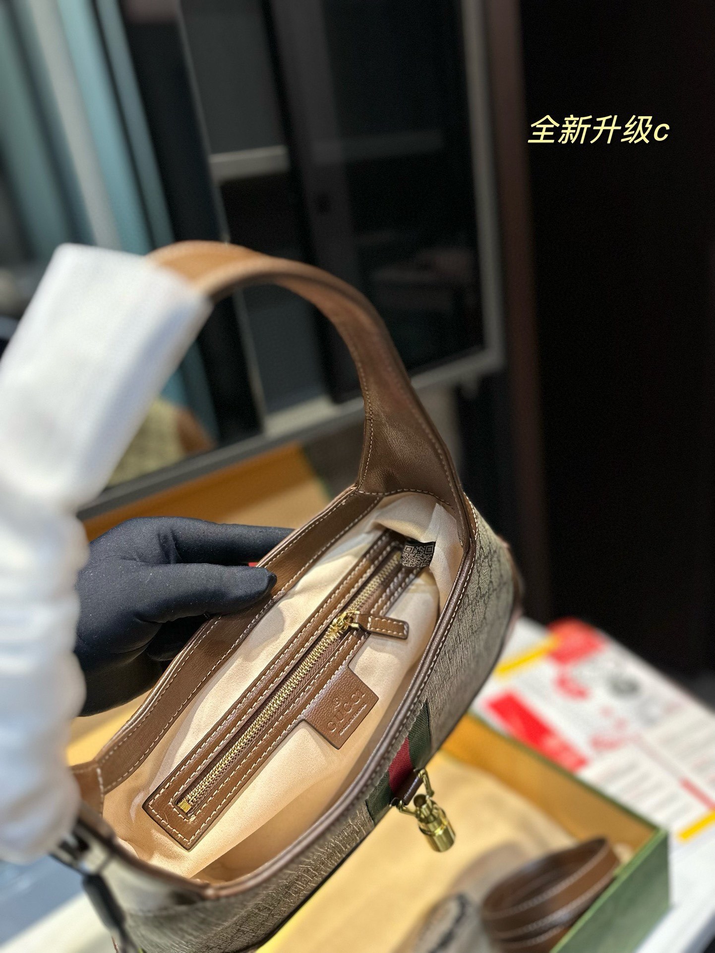 27293-Gucci-478 gallery