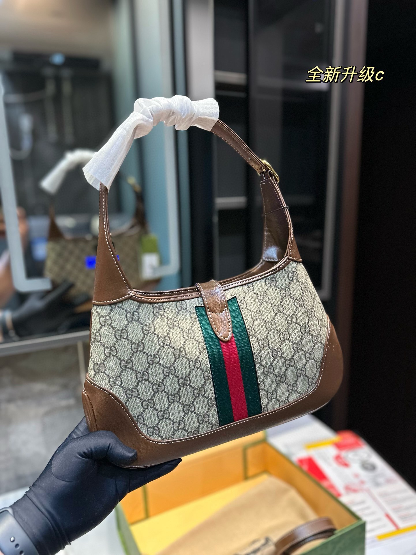 27293-Gucci-478 gallery
