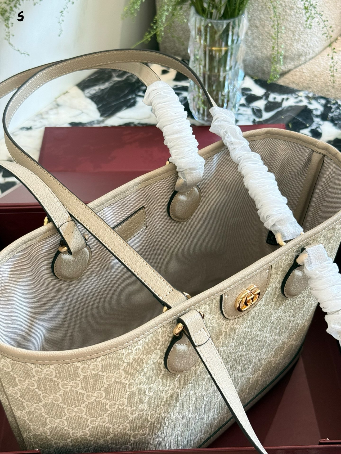 27296-Gucci-530 gallery