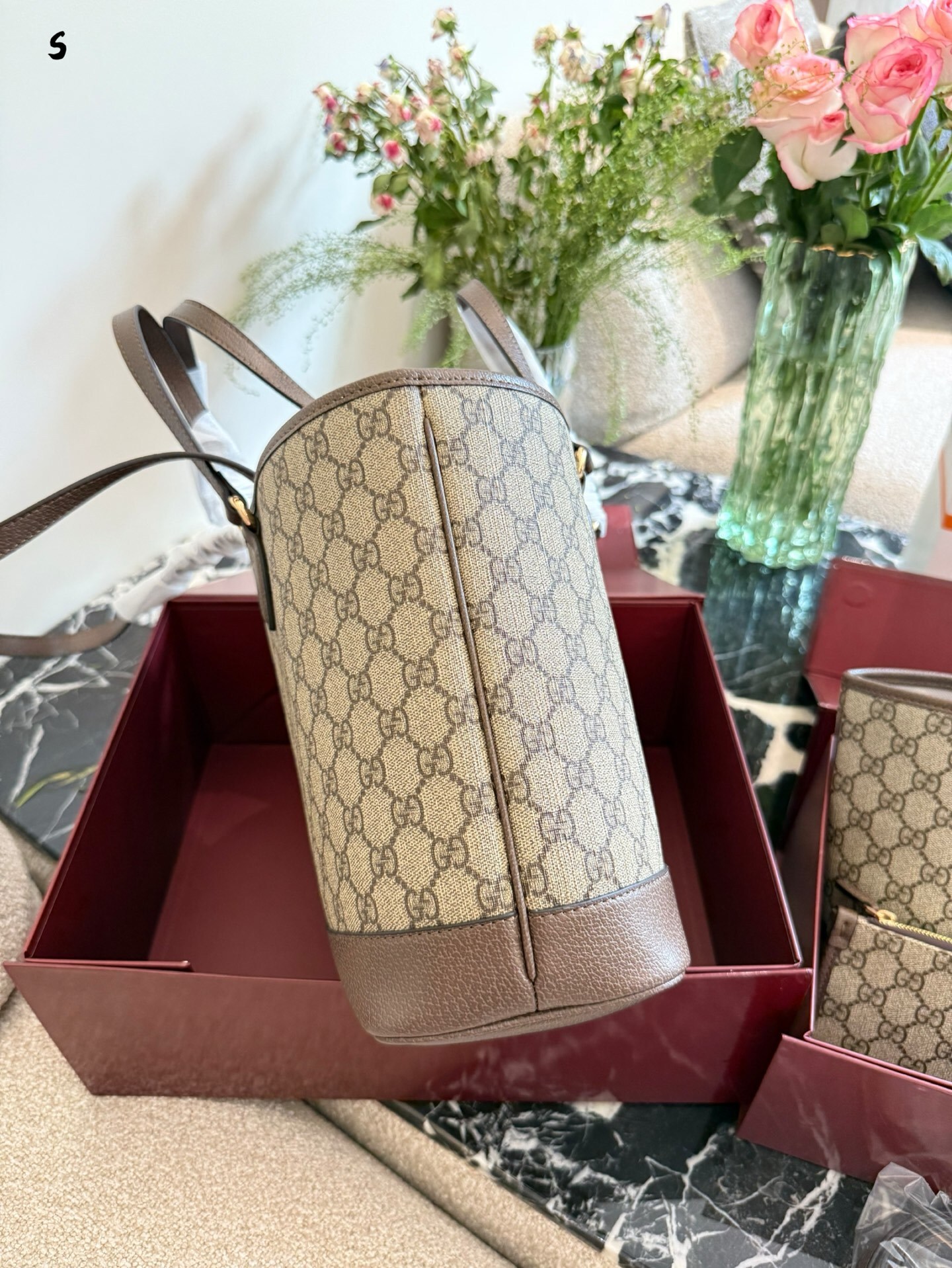 27296-Gucci-530 gallery