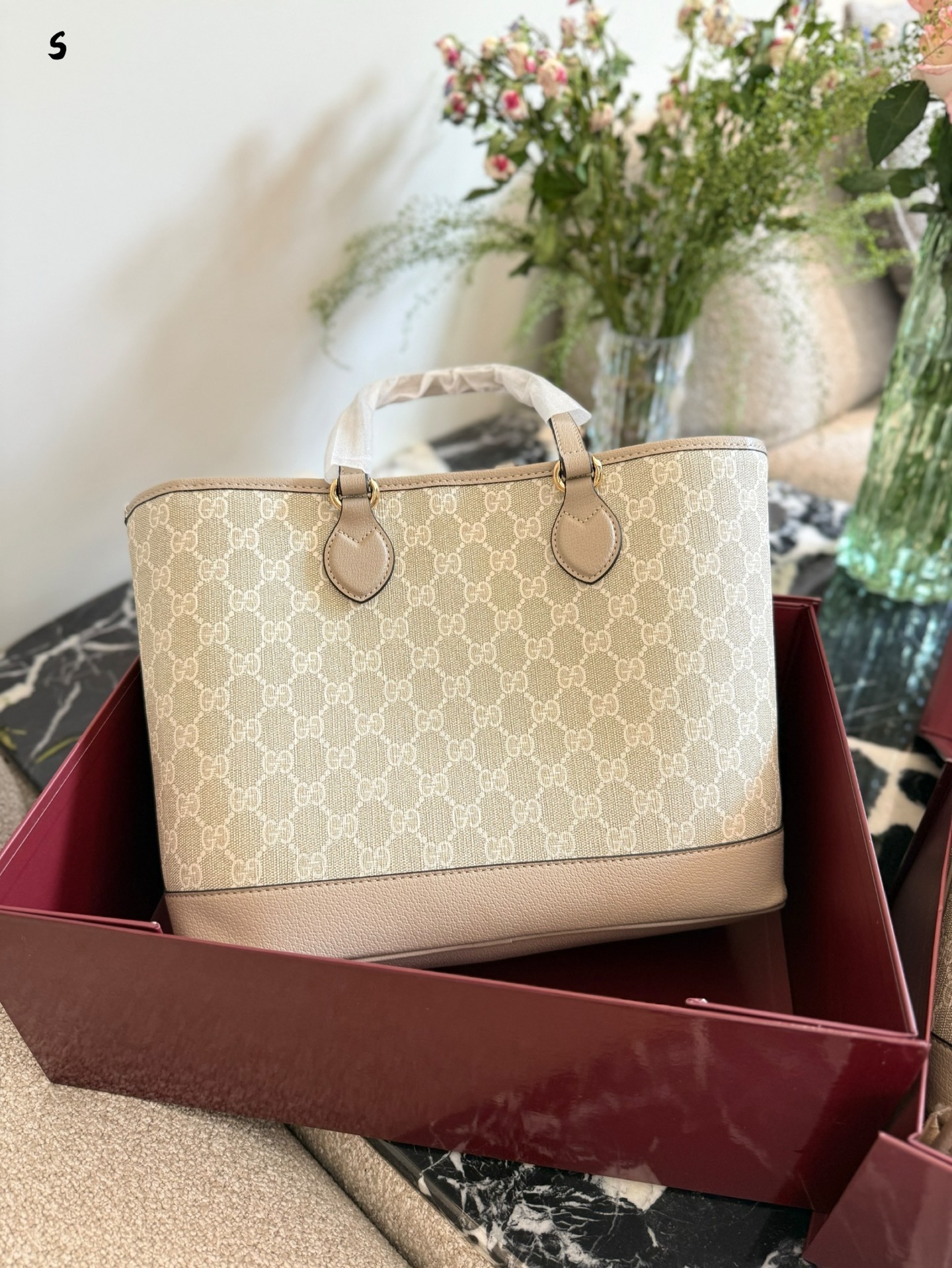 27296-Gucci-530 gallery