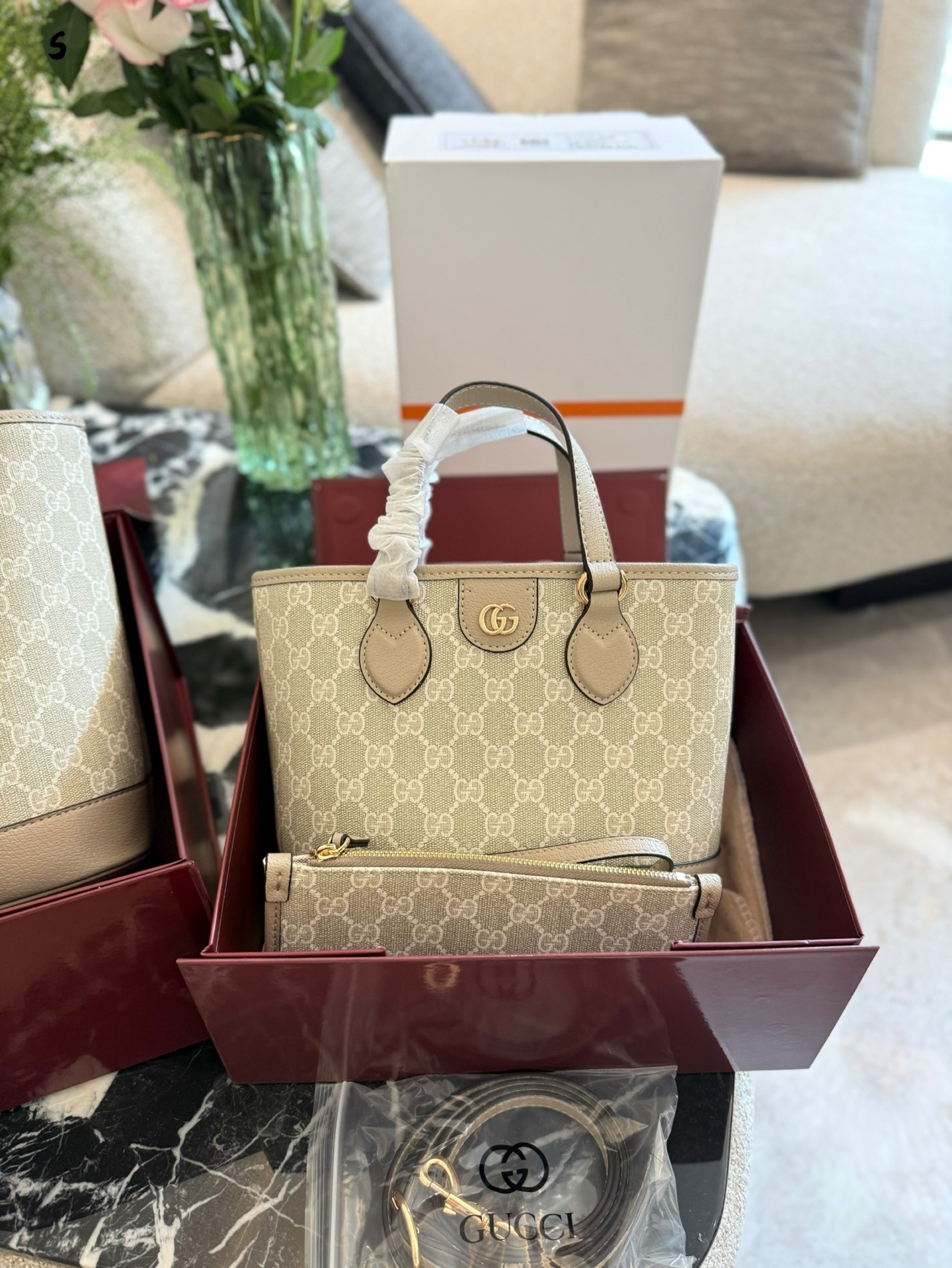 27296-Gucci-530 gallery