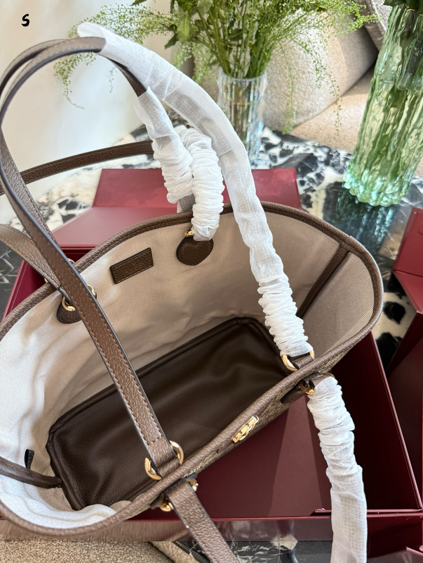 27296-Gucci-530 gallery