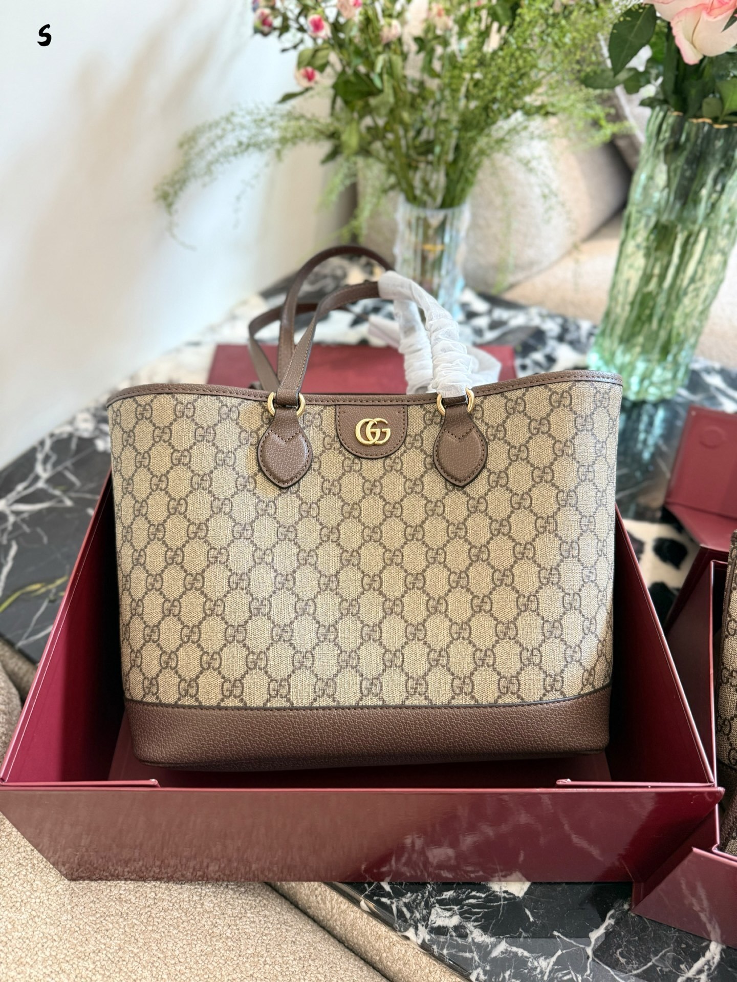 27296-Gucci-530 gallery