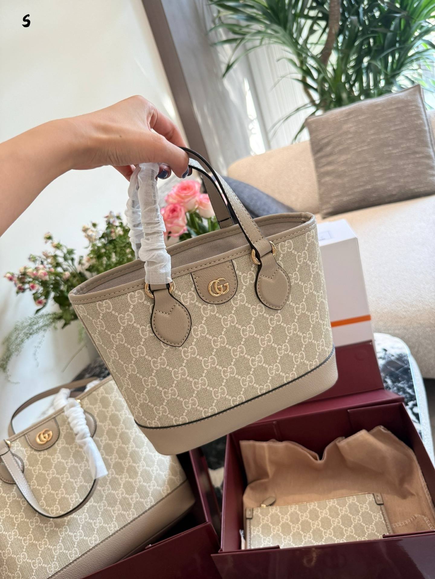 27296-Gucci-530 gallery