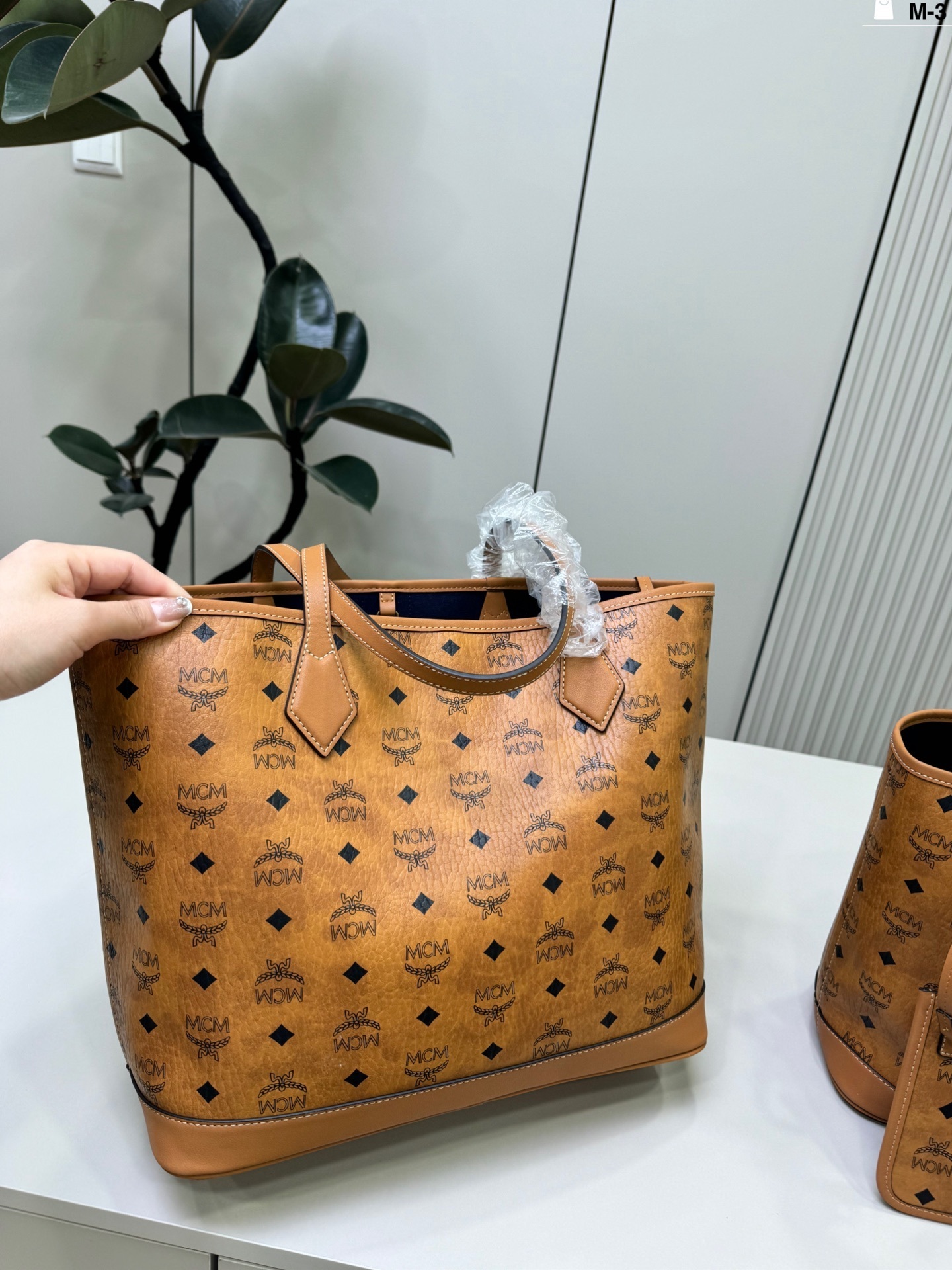 27332-m'c'm-545 gallery