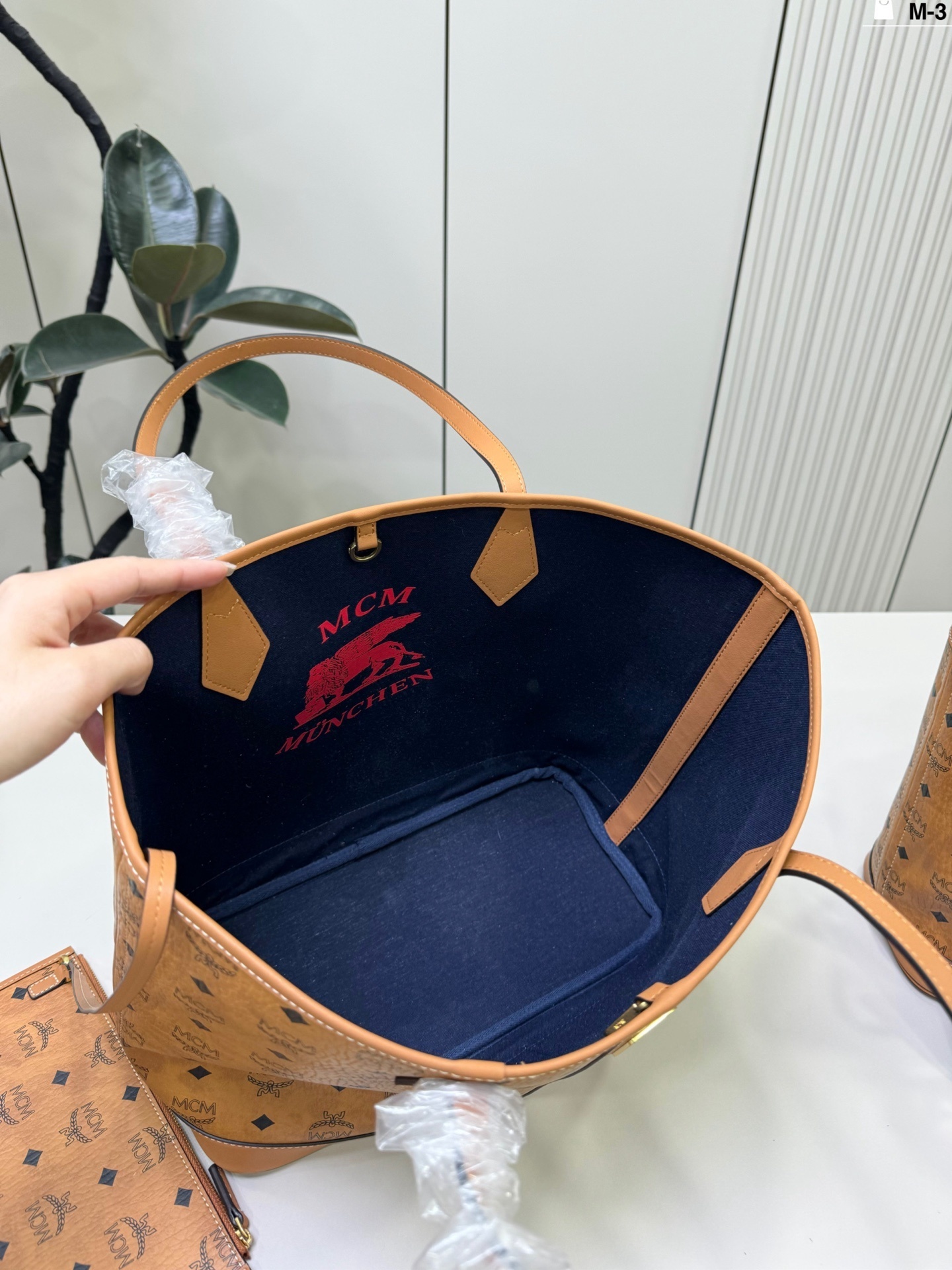 27332-m'c'm-545 gallery