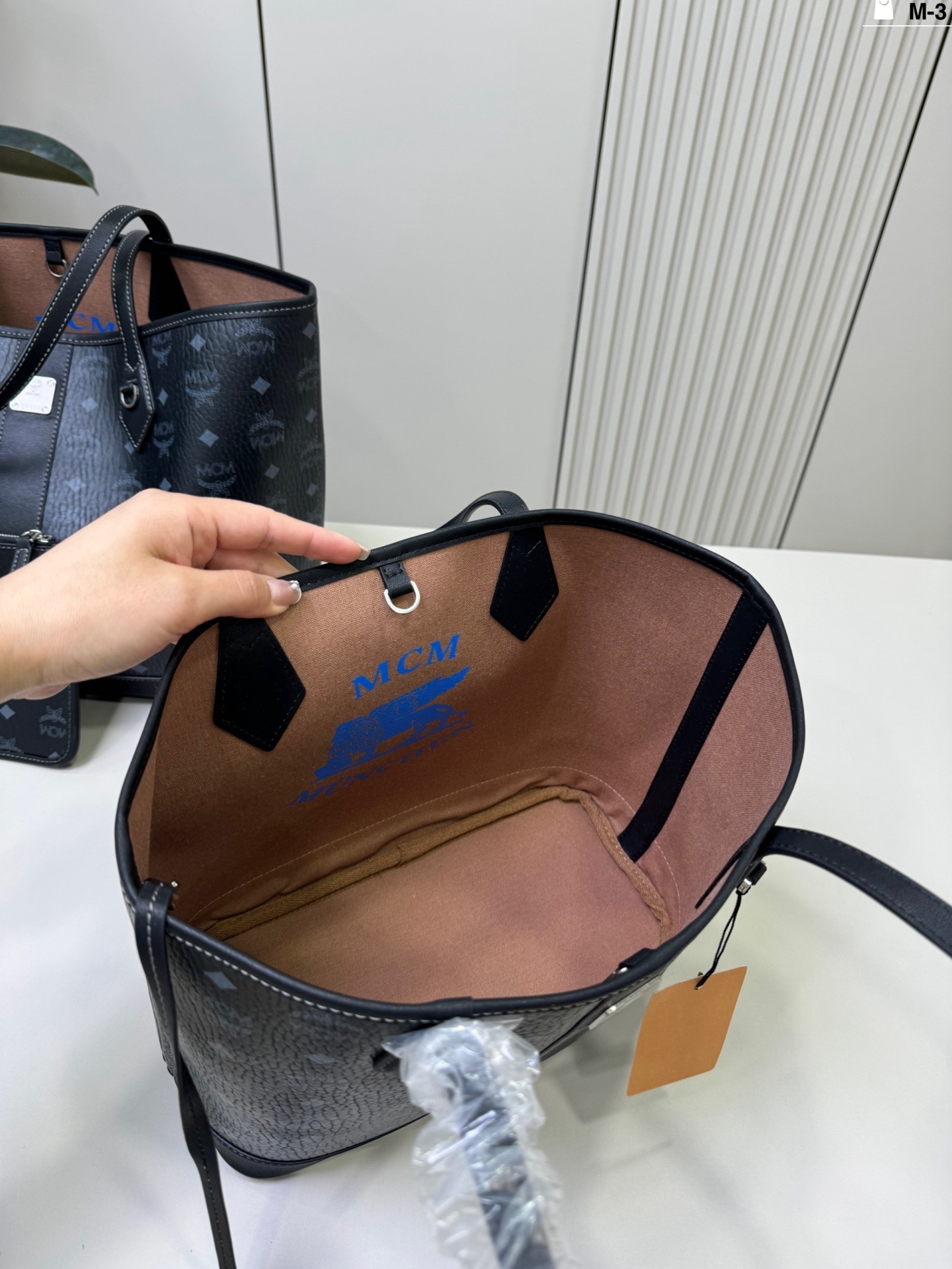 27332-m'c'm-545 gallery