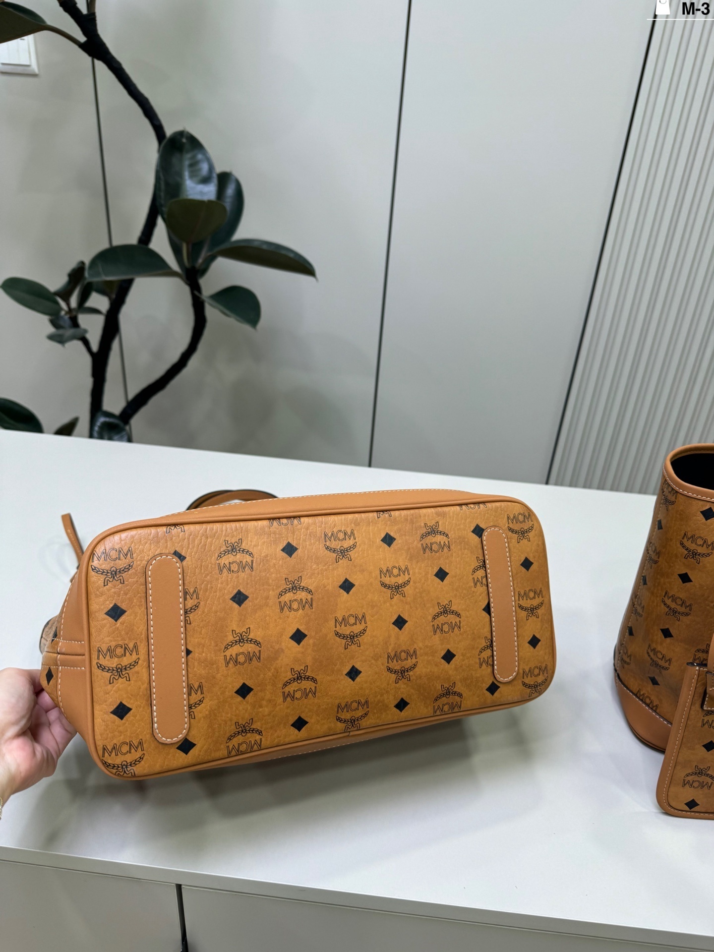 27332-m'c'm-545 gallery