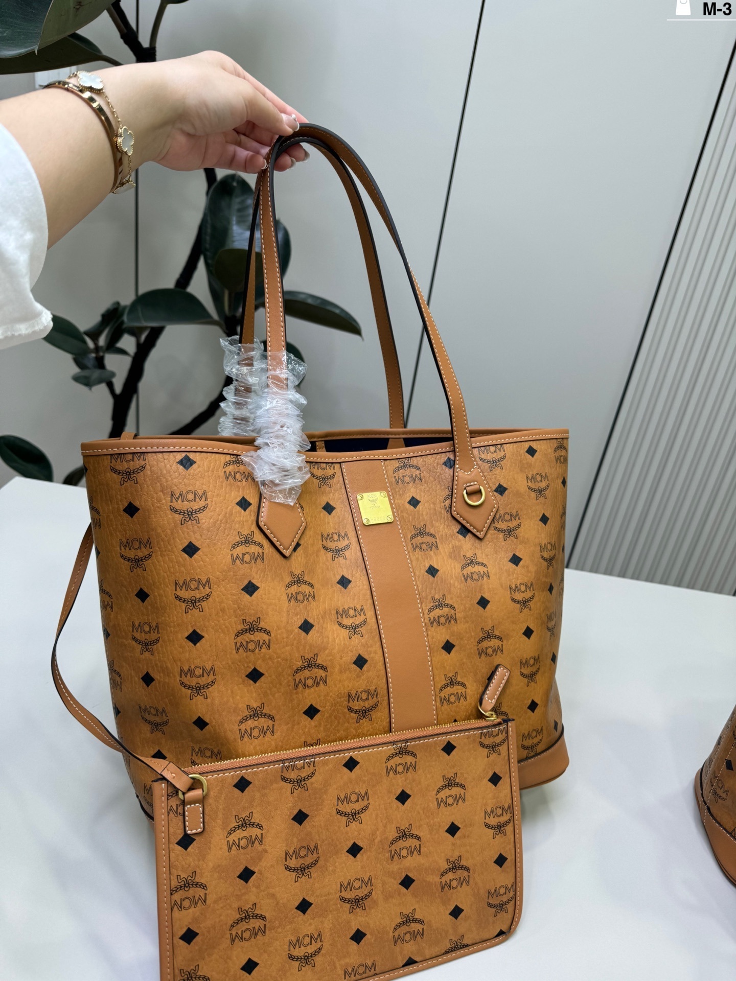 27332-m'c'm-545 gallery