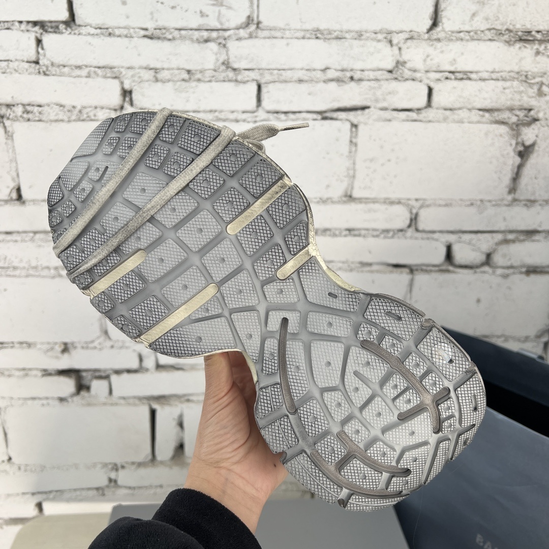 $108.75 Balenciaga ZT9180 gallery