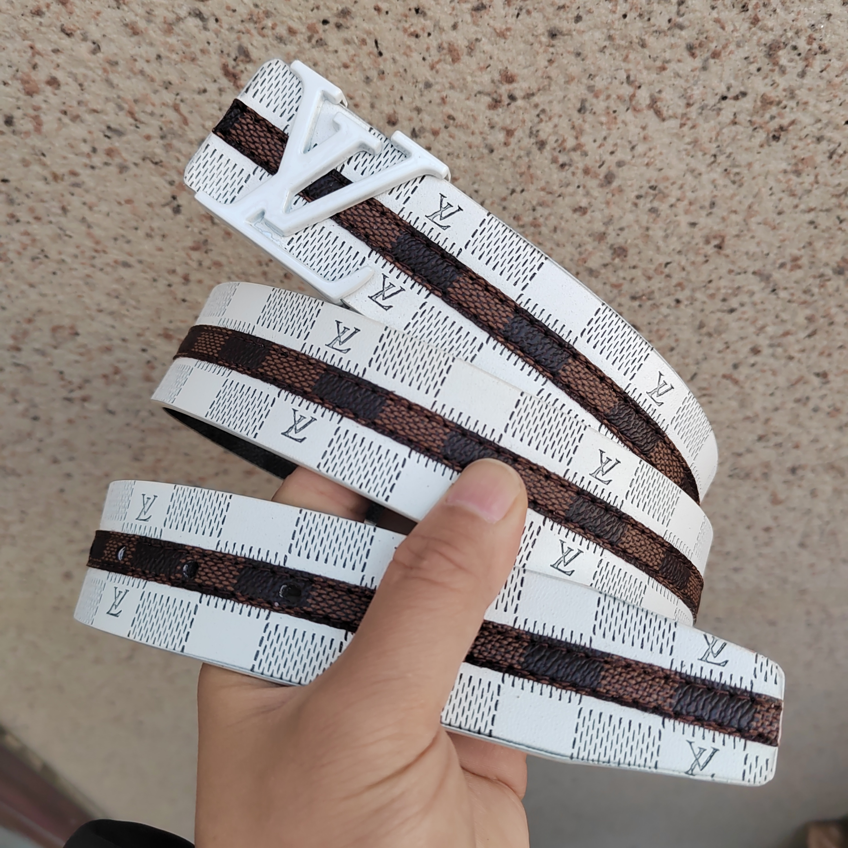 $14.20 LV ZT9940 gallery