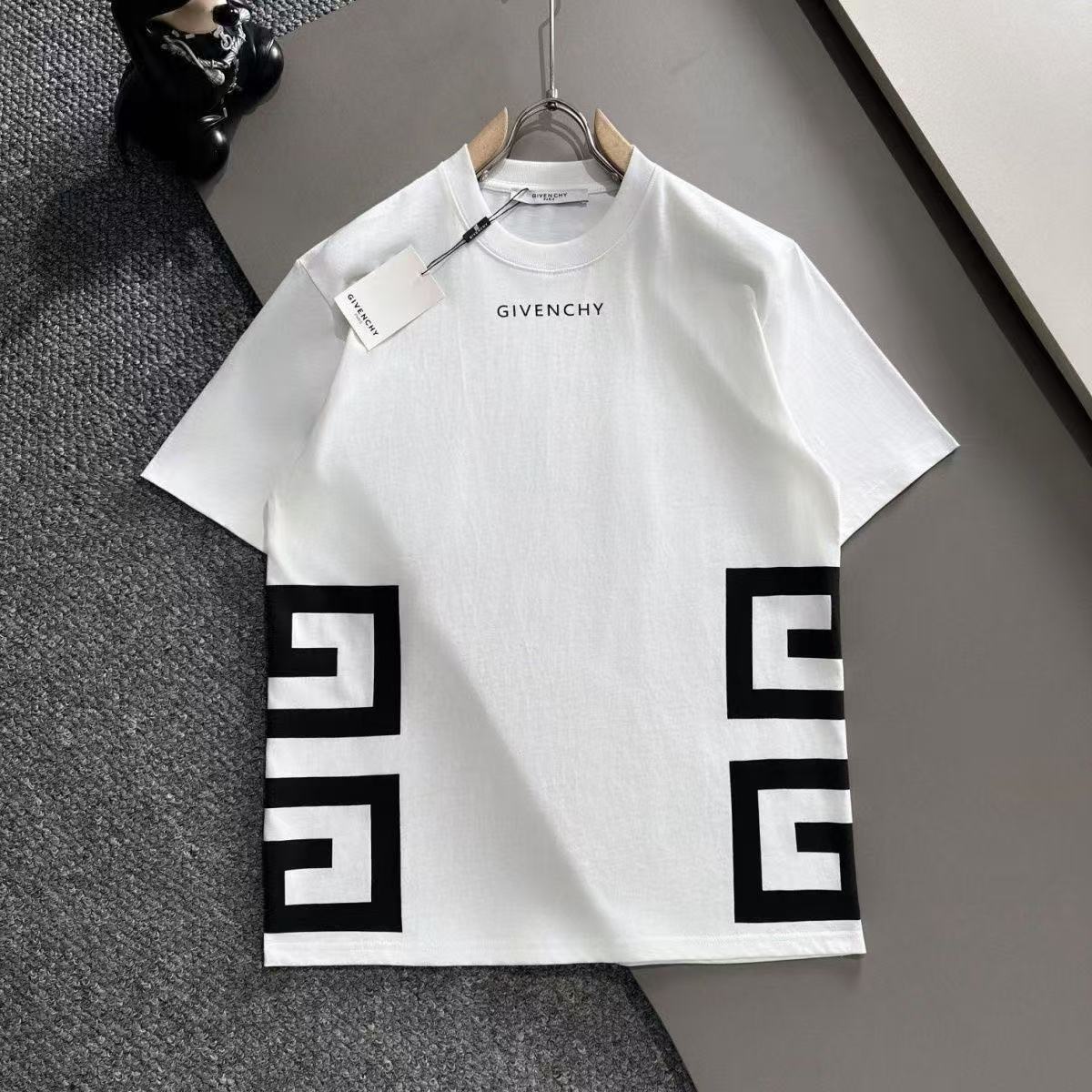 $18.00 GIVENCHY ZT10146 gallery