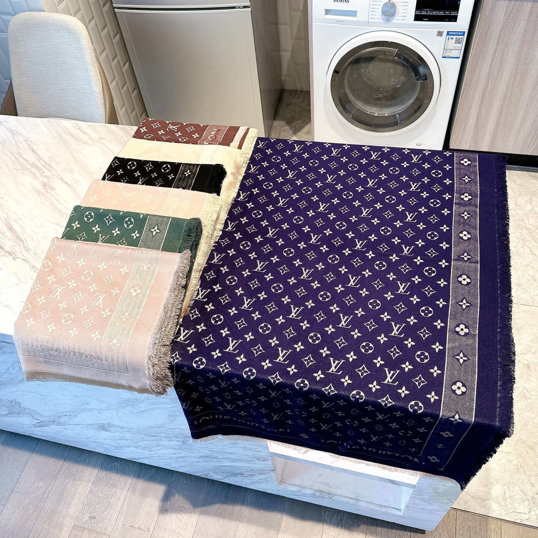 $21 LV ZT10064 gallery