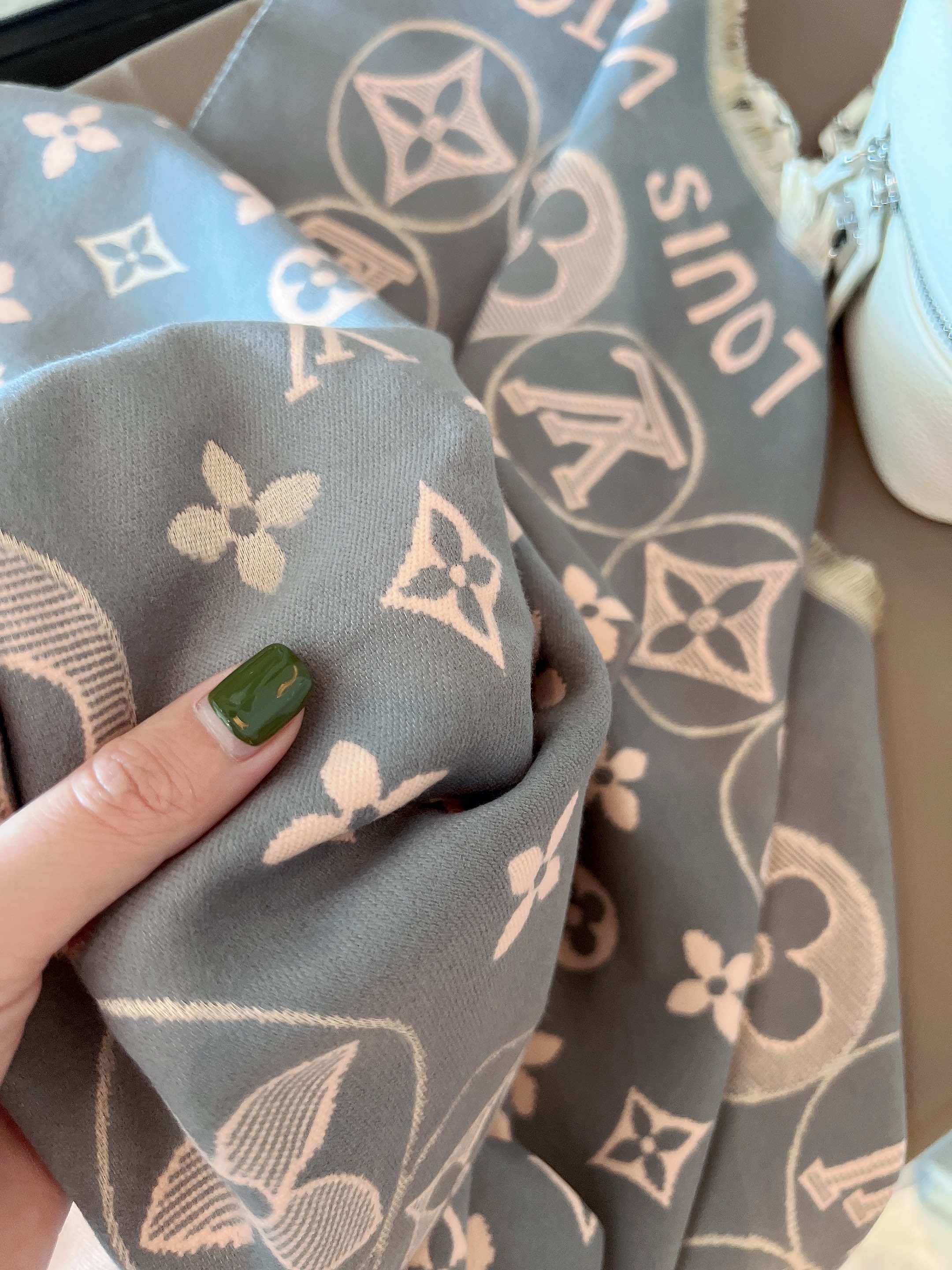 $21.00 LV ZT10012 gallery