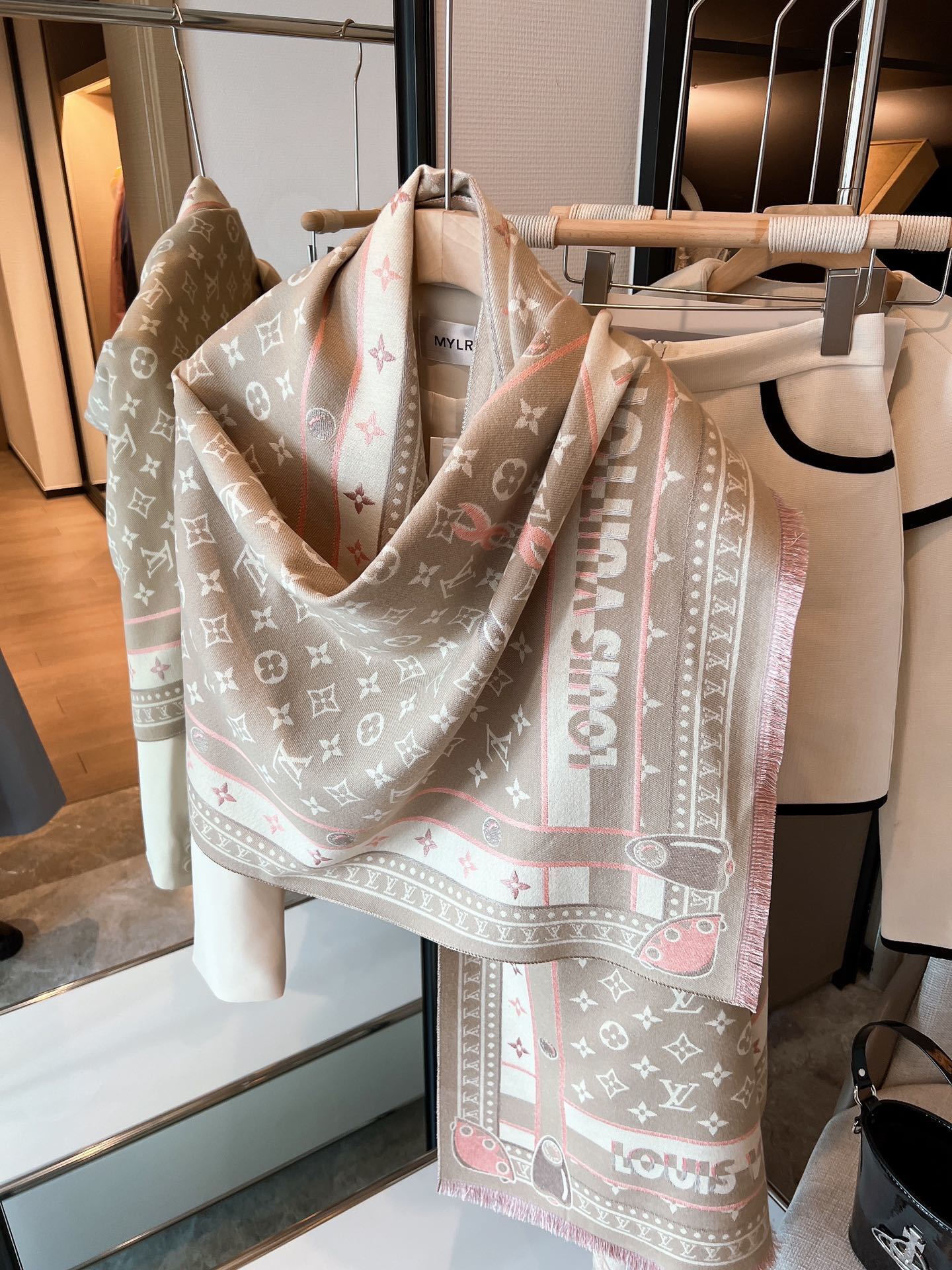 $21.00 LV ZT10036 gallery